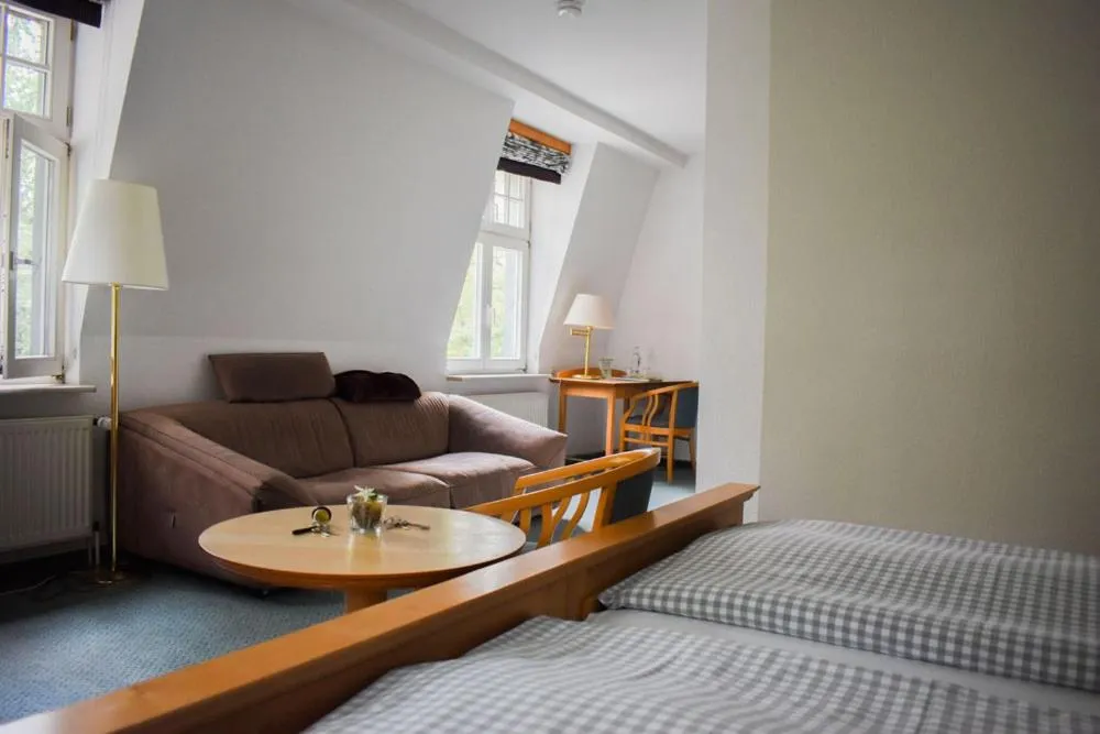 Photo of the whole room, Bed in Meeressterne Hotel Idyll Am Wolgastsee