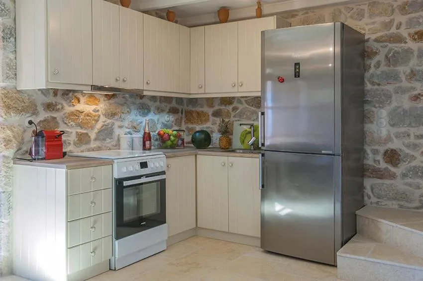 Kitchen or kitchenette in Limeni Villa