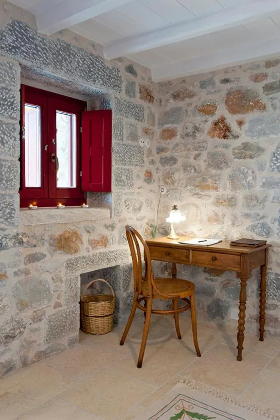 Decorative detail in Limeni Villa