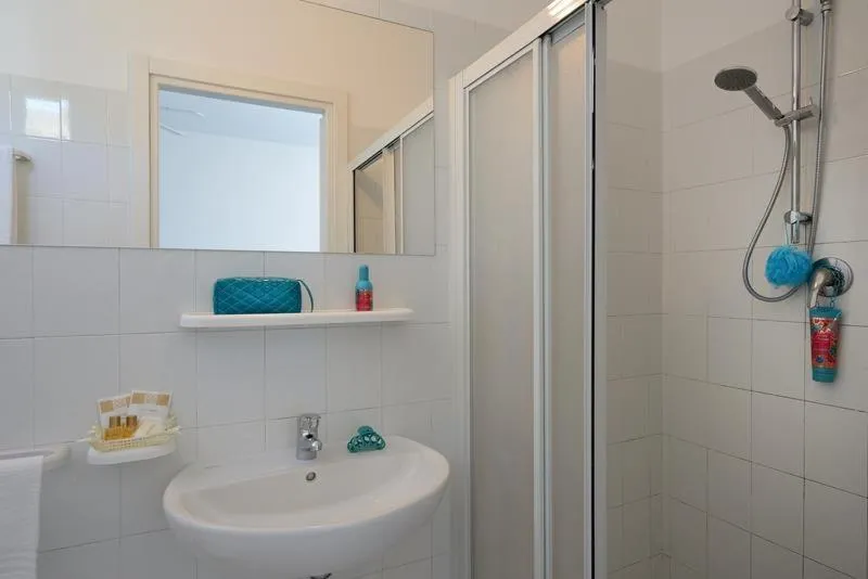 Shower in Hotel Excelsior