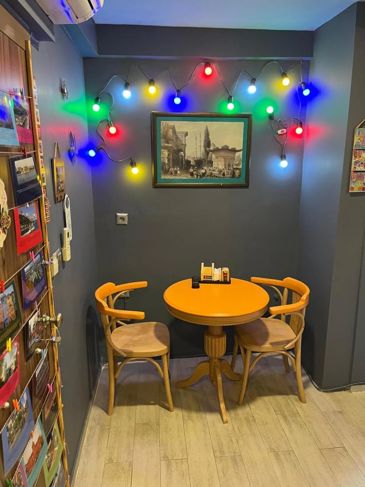 Restaurant/Places to Eat in Marvel Suites