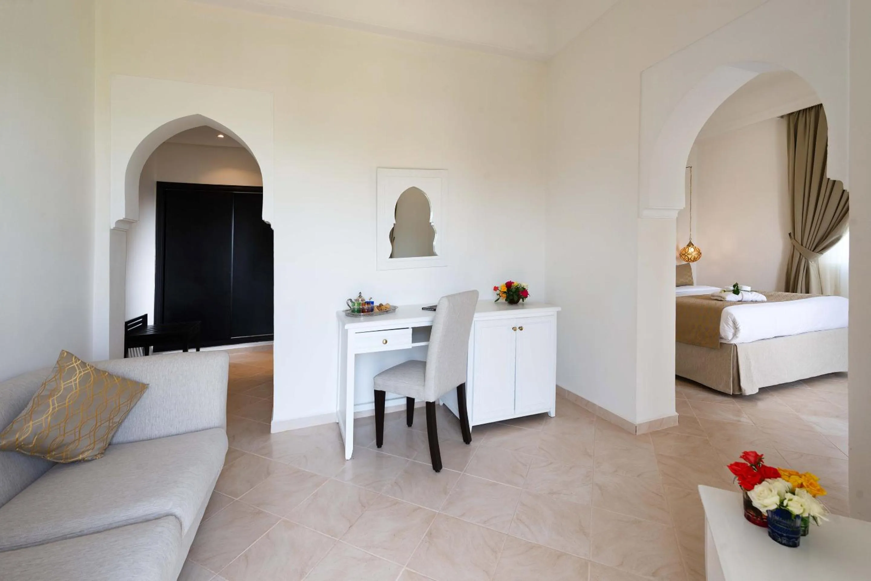 Living room, Bed in Marrakech Ryads Parc All inclusive