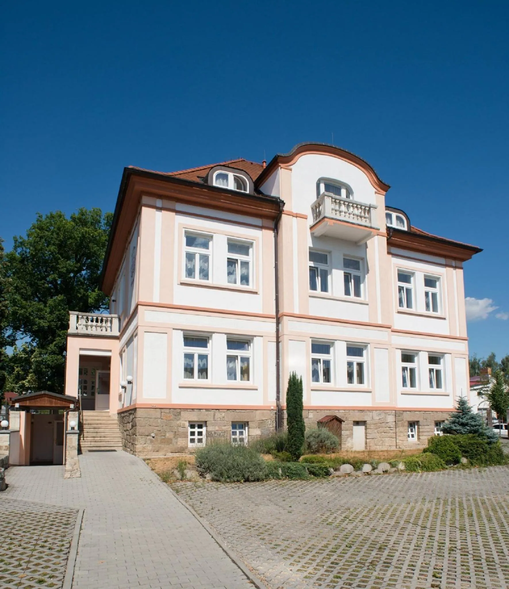 Property building in Hotel U Kaplicky