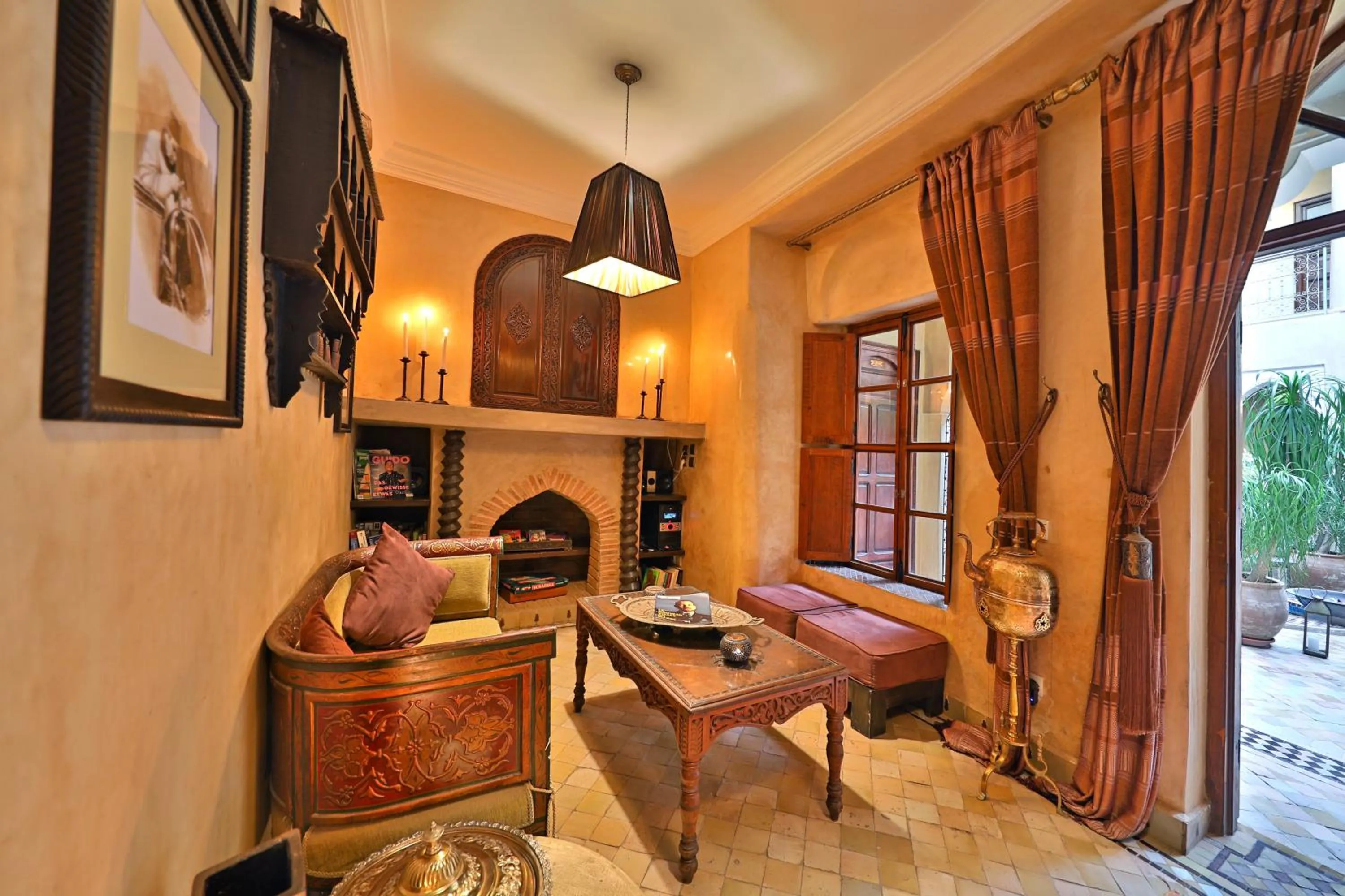 Communal lounge/ TV room in Riad Zayane