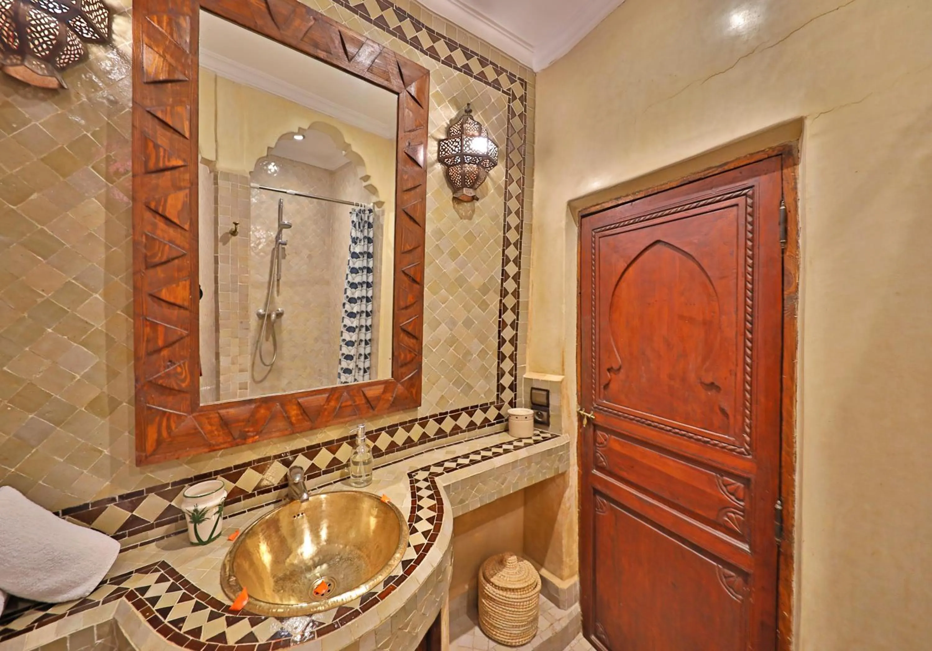 Shower in Riad Zayane