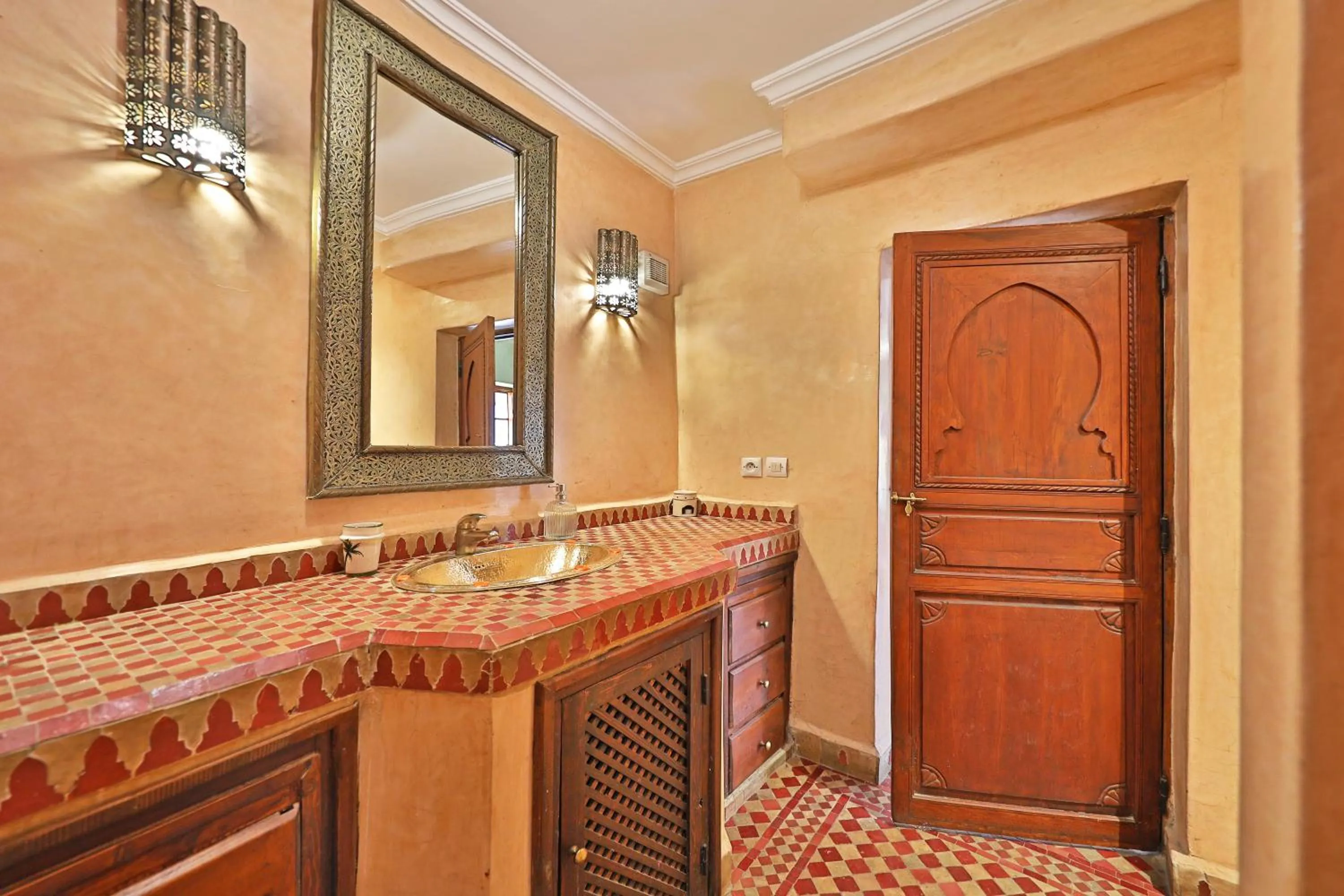 Shower in Riad Zayane