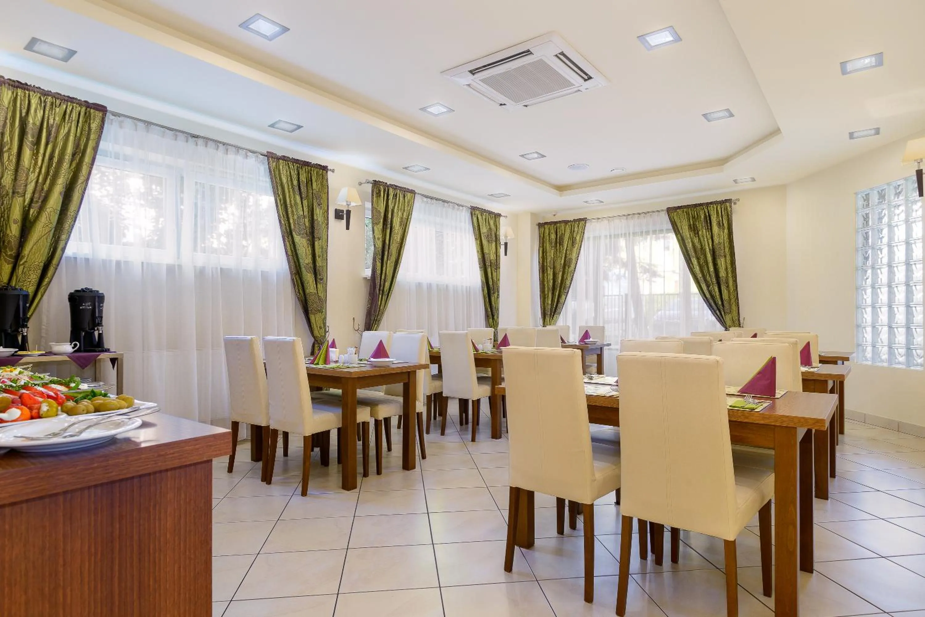 Restaurant/places to eat in Hotel Zielony