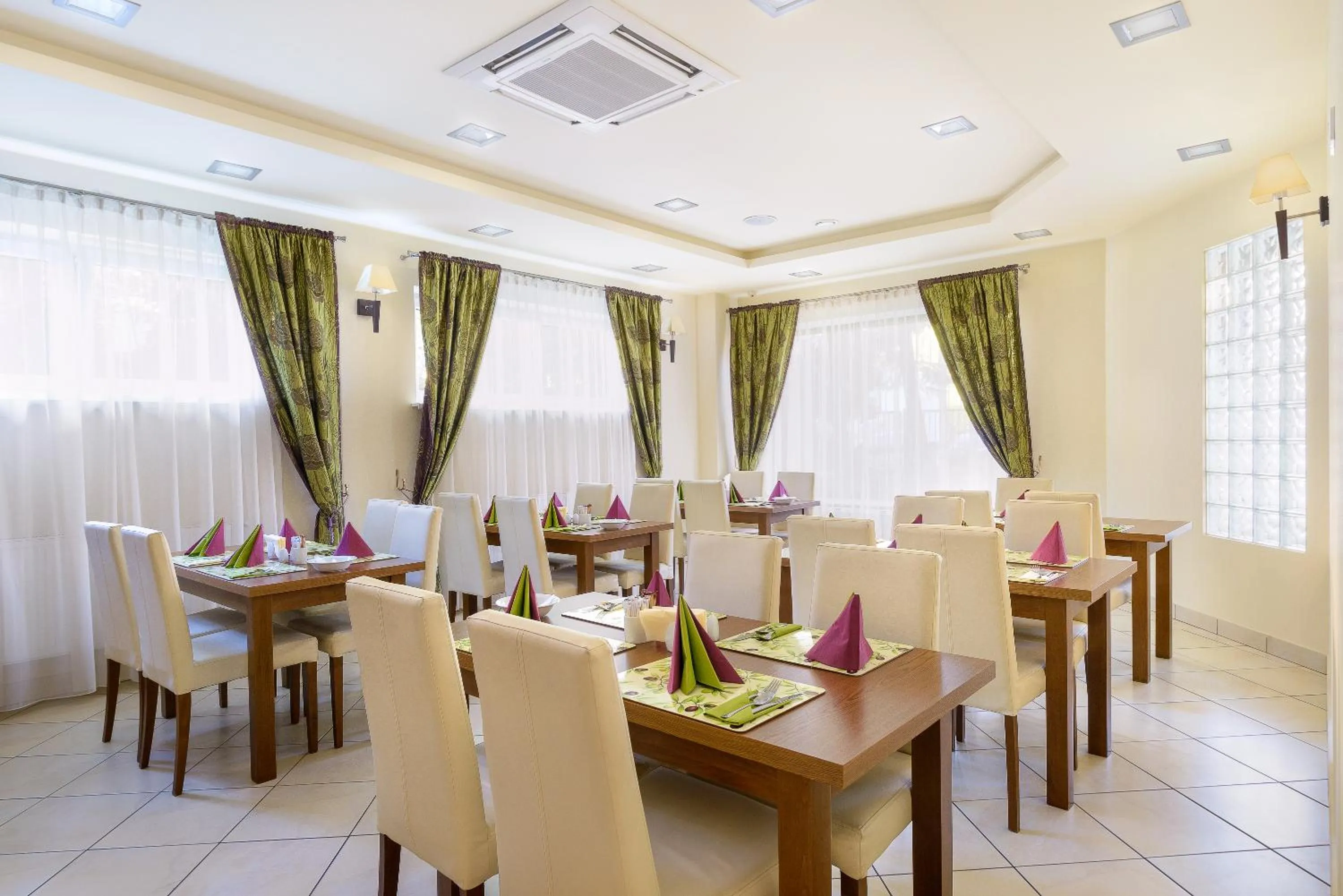 Restaurant/places to eat in Hotel Zielony