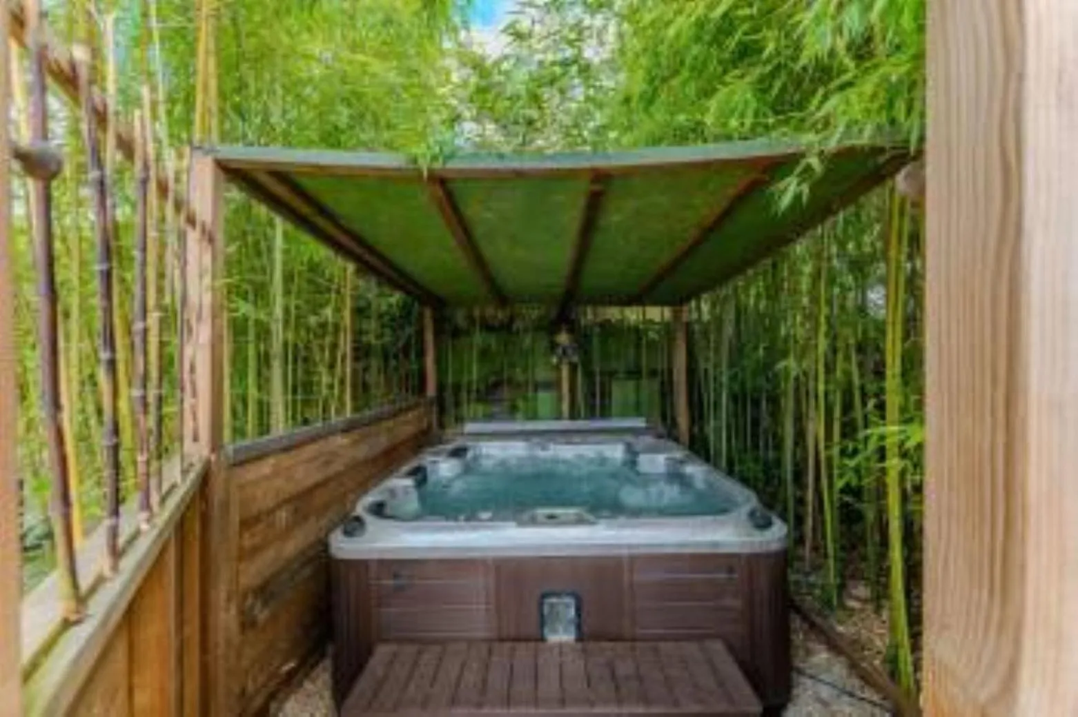 Hot Tub in Hôtel Le Grain de Sable