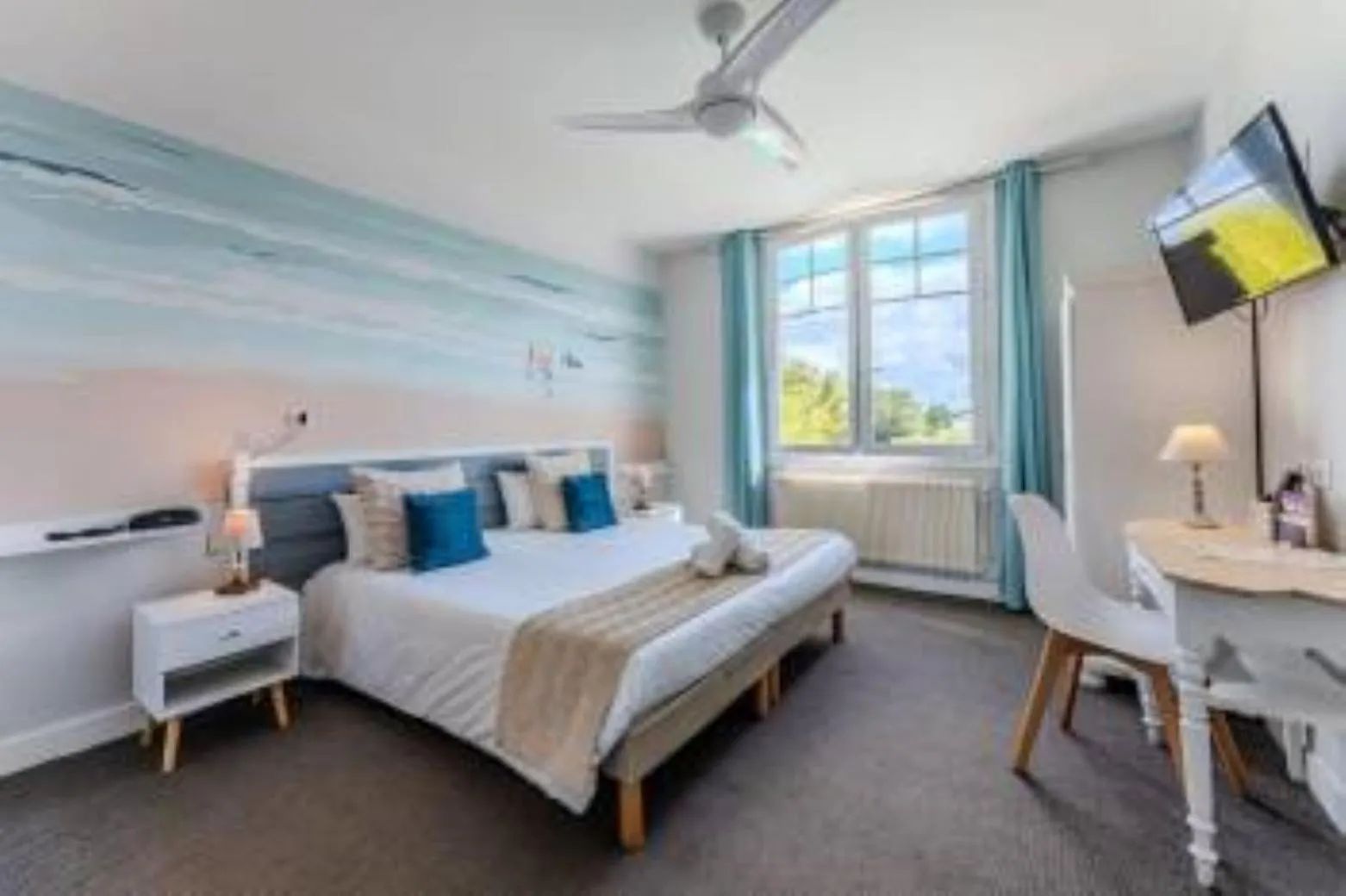 Bedroom, Bed in Hôtel Le Grain de Sable