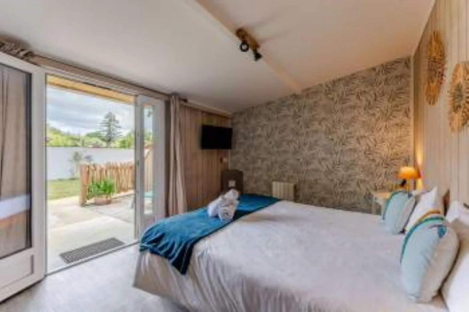 Bedroom, Bed in Hôtel Le Grain de Sable