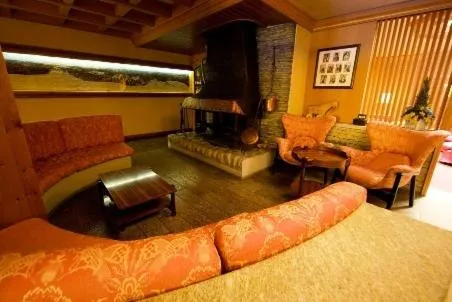 Communal lounge/ TV room in Hotel Pavillon
