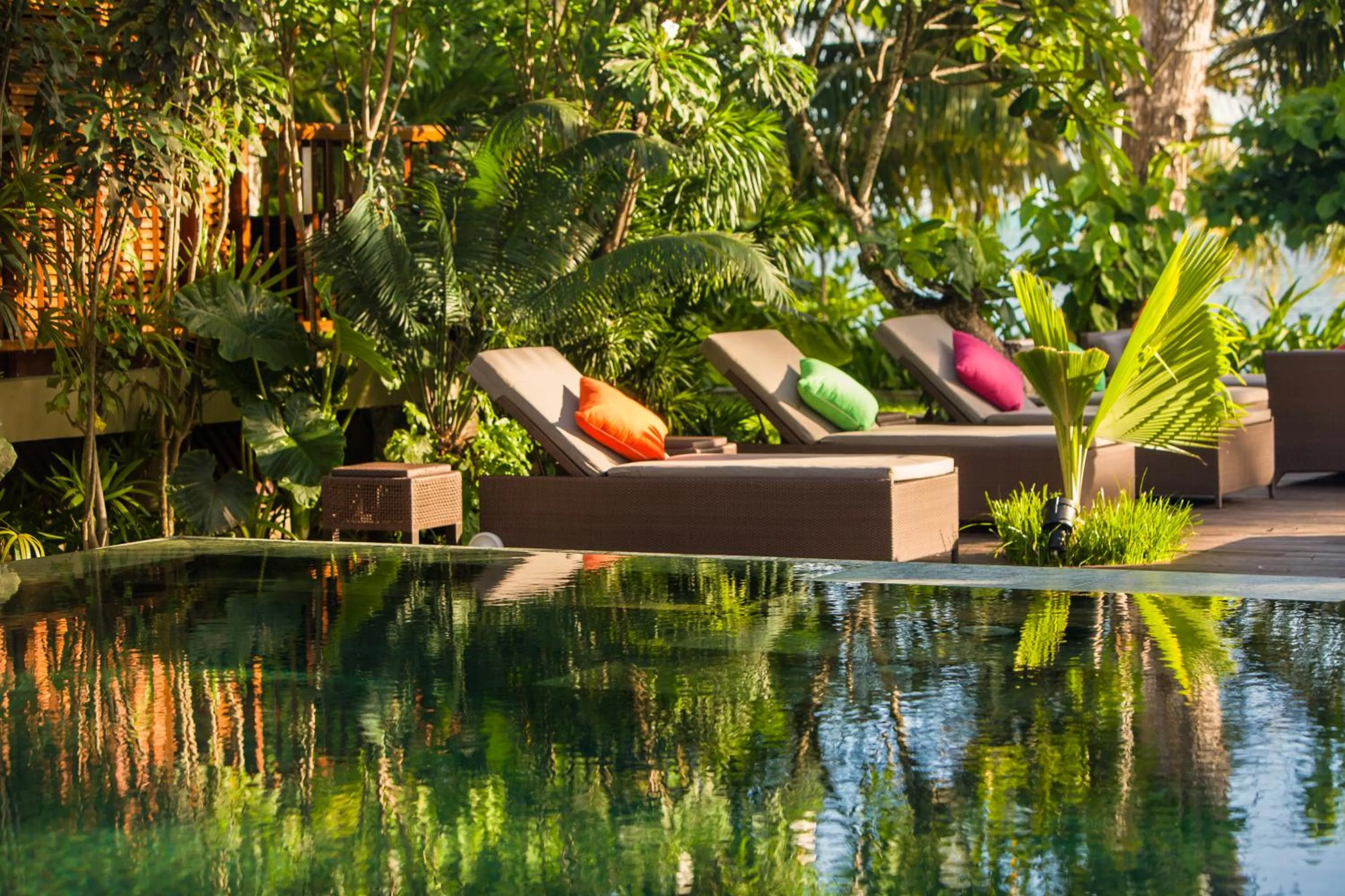 Garden in Dhevatara Beach Hotel