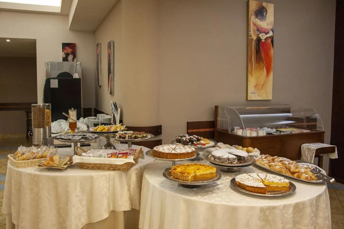 Buffet breakfast in La Vigna Hotel