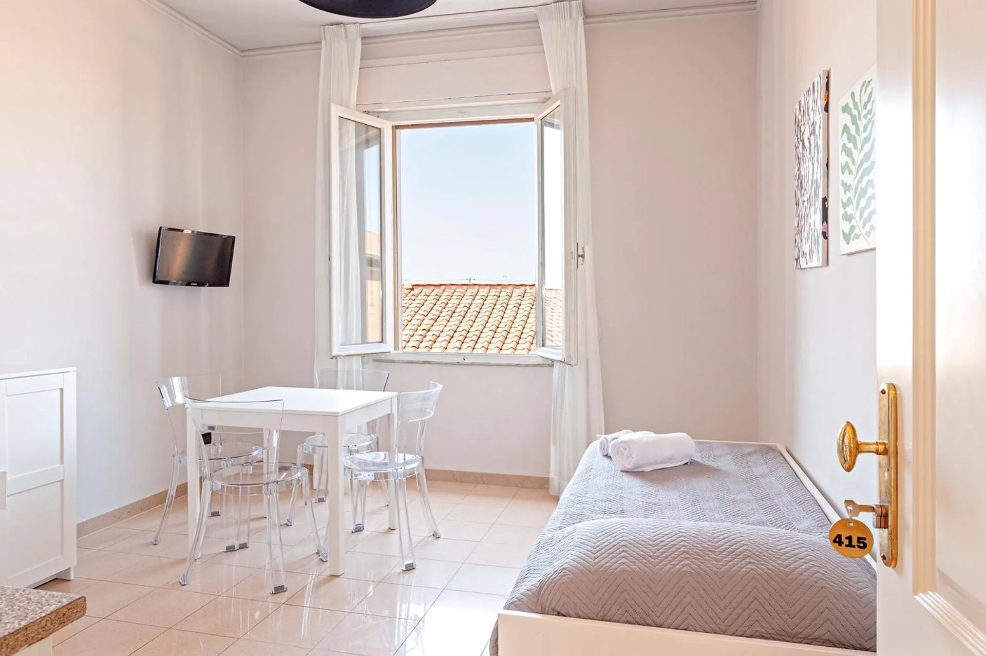 Living room, Bed in The Port Residence