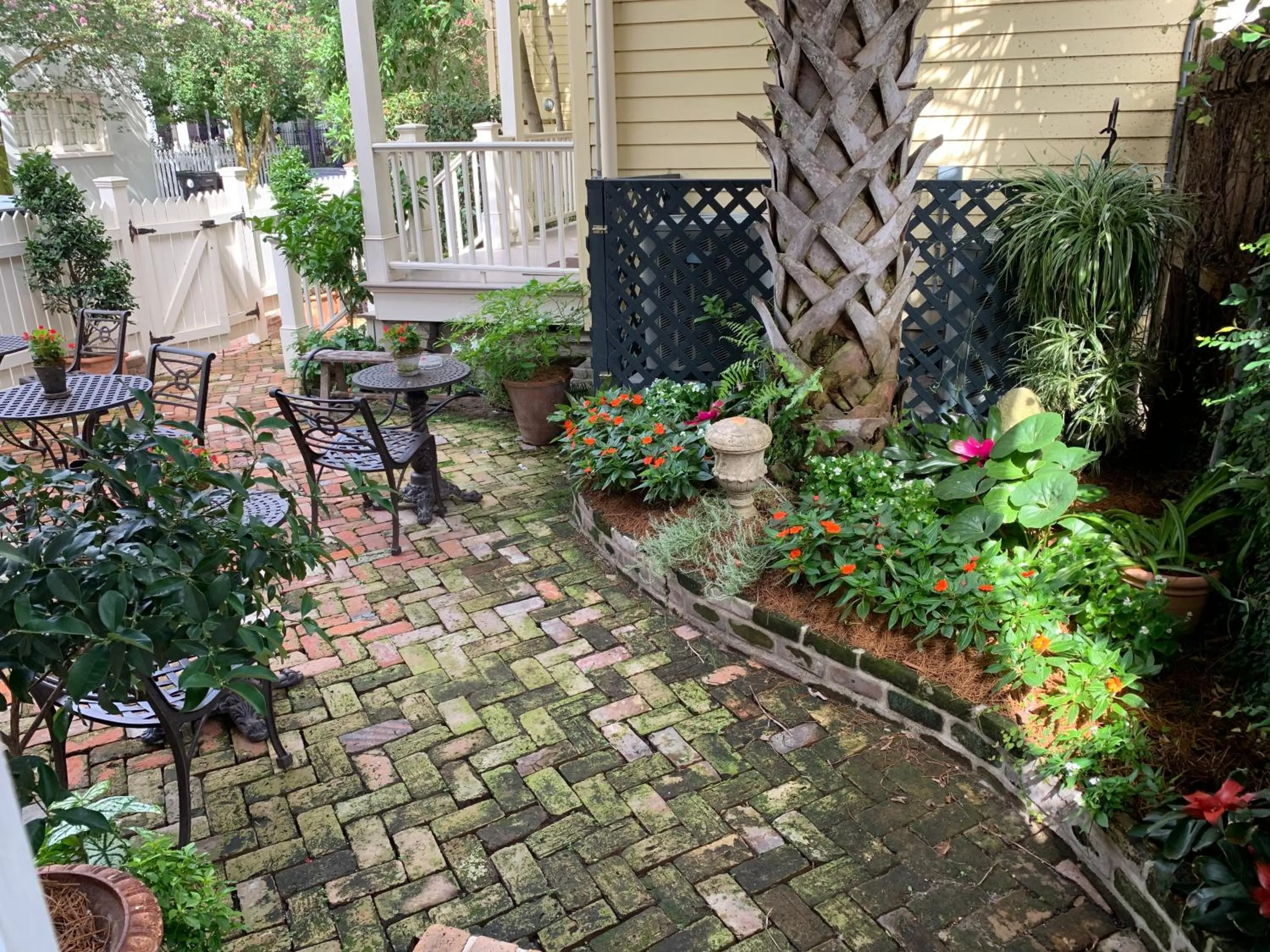 Patio in Terrell House Bed and Breakfast