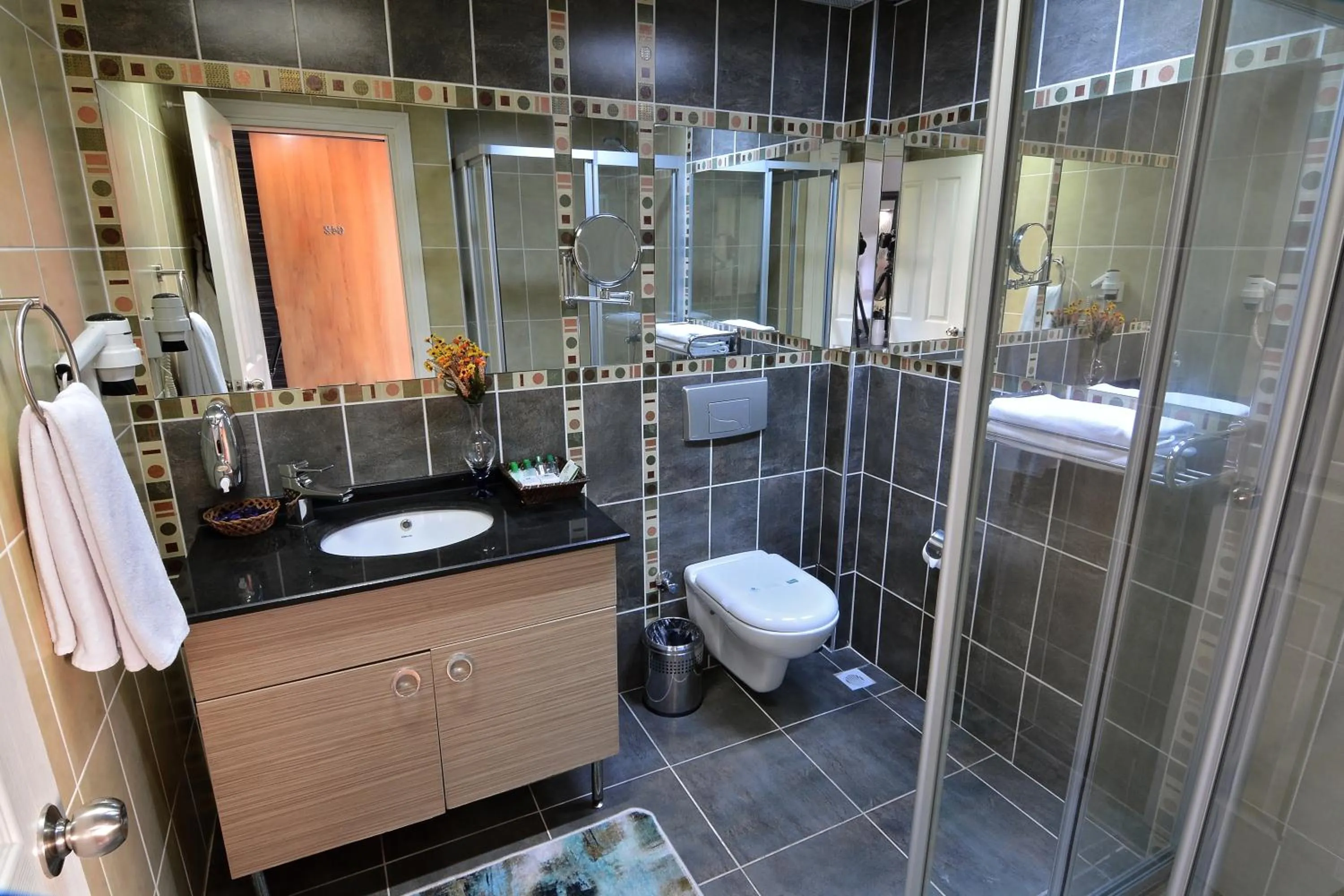 Shower in Çetinel Otel