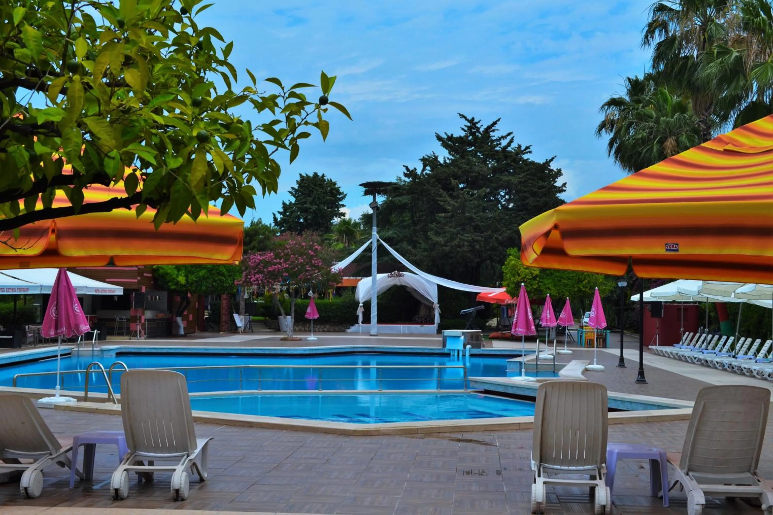 Garden view in Çetinel Otel