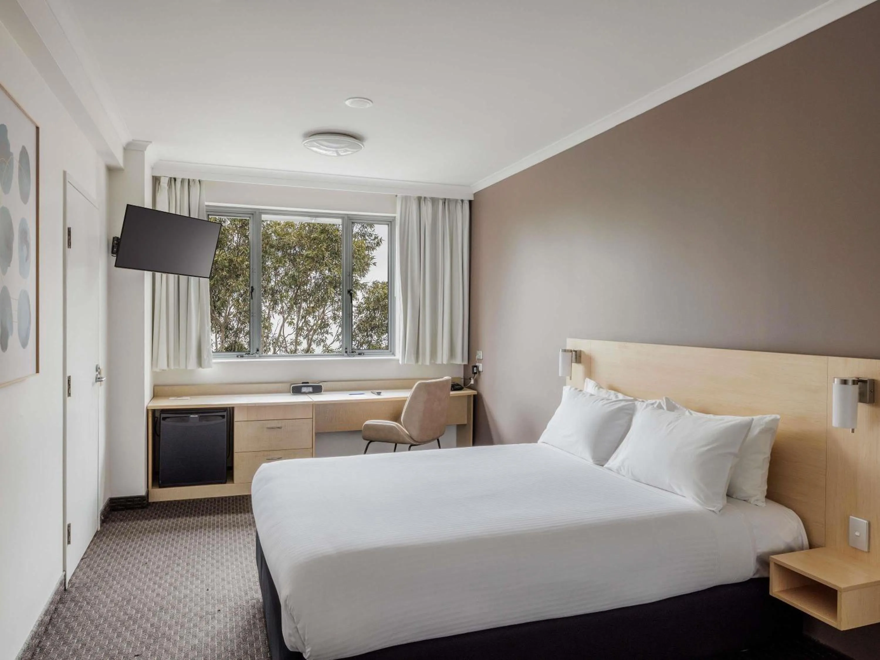 Bedroom, Bed in ibis Sydney Olympic Park