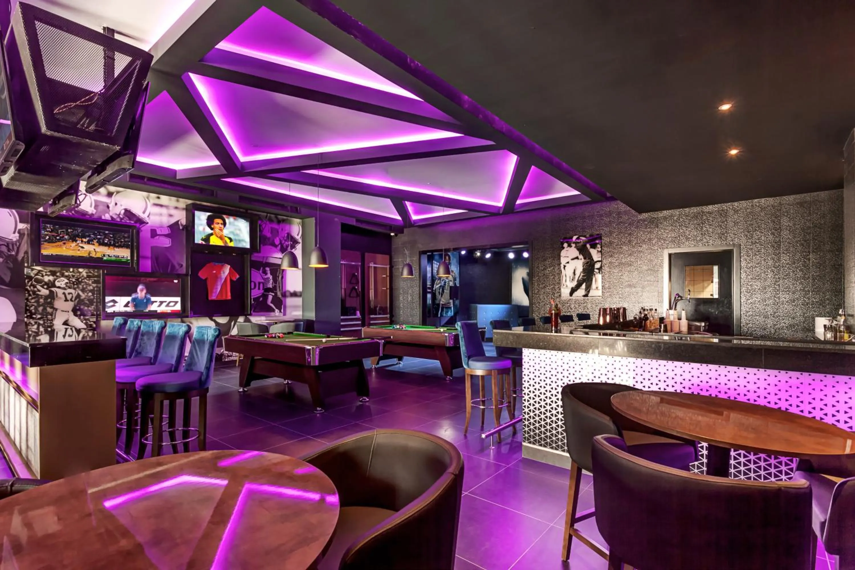 Lounge or bar in Planet Hollywood Costa Rica by Royalton, An Autograph Collection All-Inclusive Resort