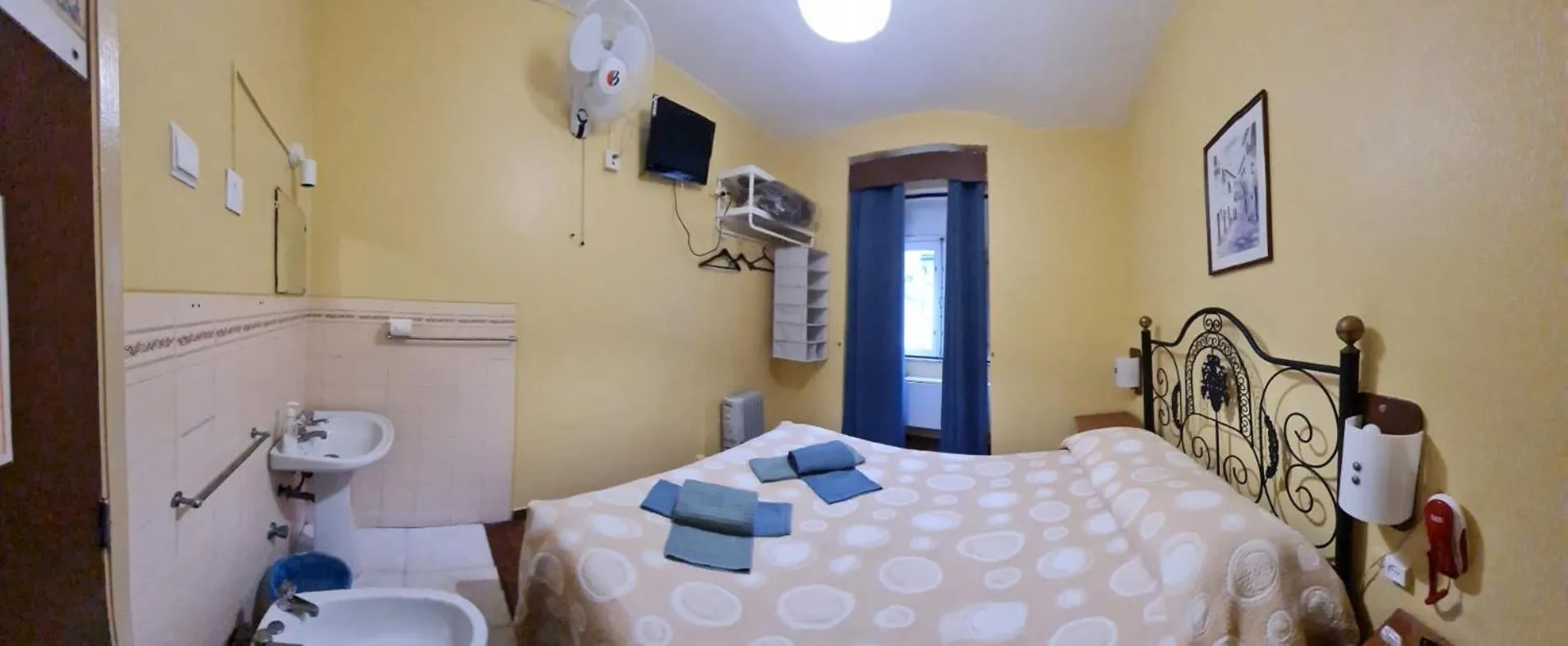 Bed in Pensao Residencial Flor dos Cavaleiros