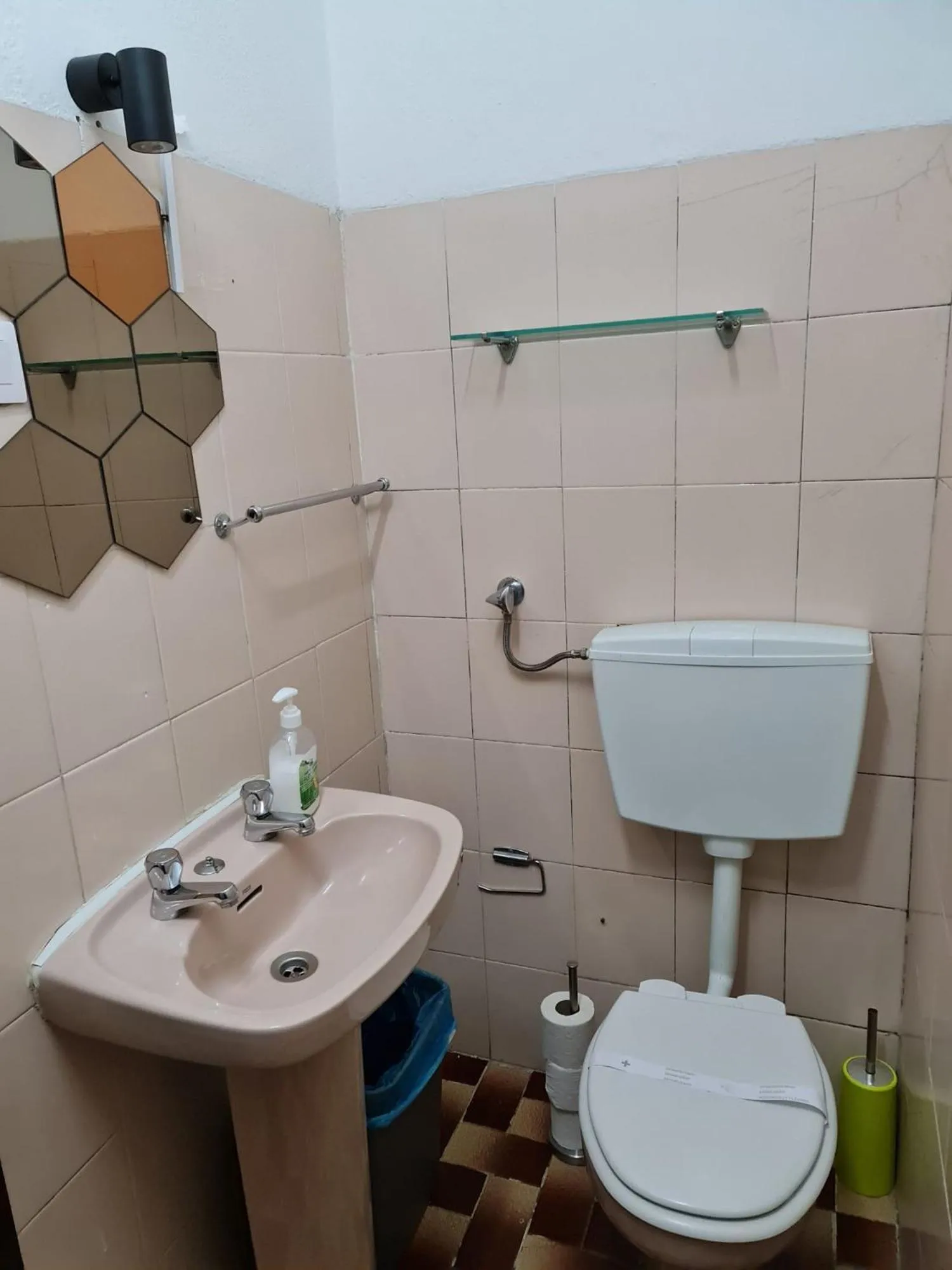 Bathroom in Pensao Residencial Flor dos Cavaleiros