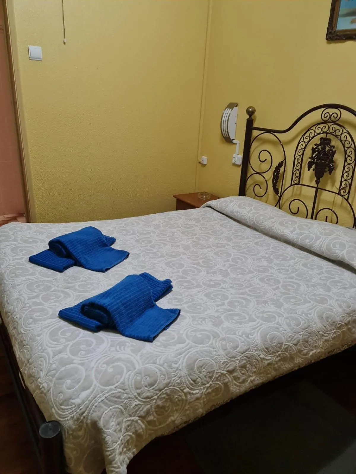 Bedroom, Bed in Pensao Residencial Flor dos Cavaleiros