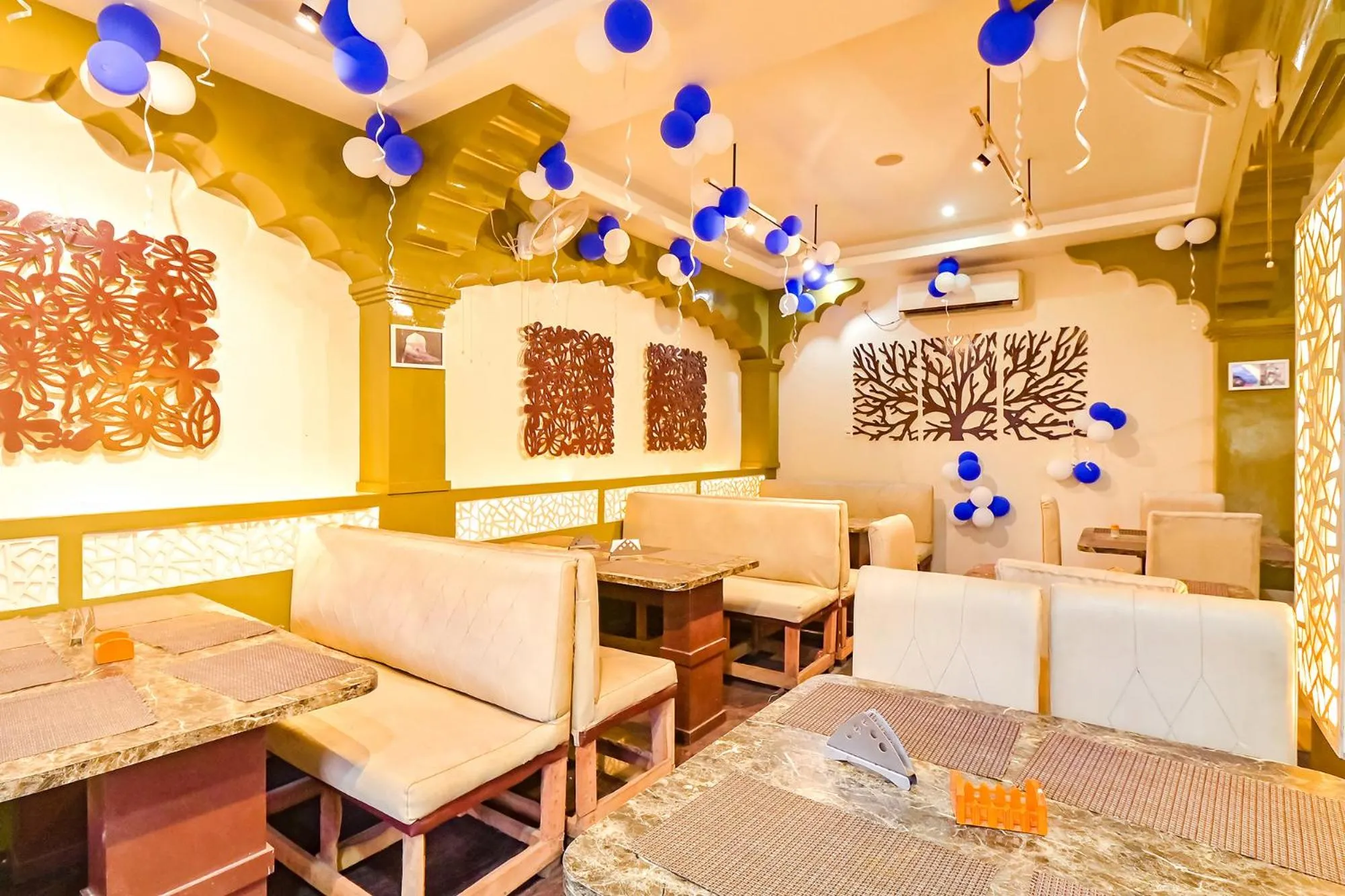 Restaurant/Places to Eat in FabHotel Good Luck Residency