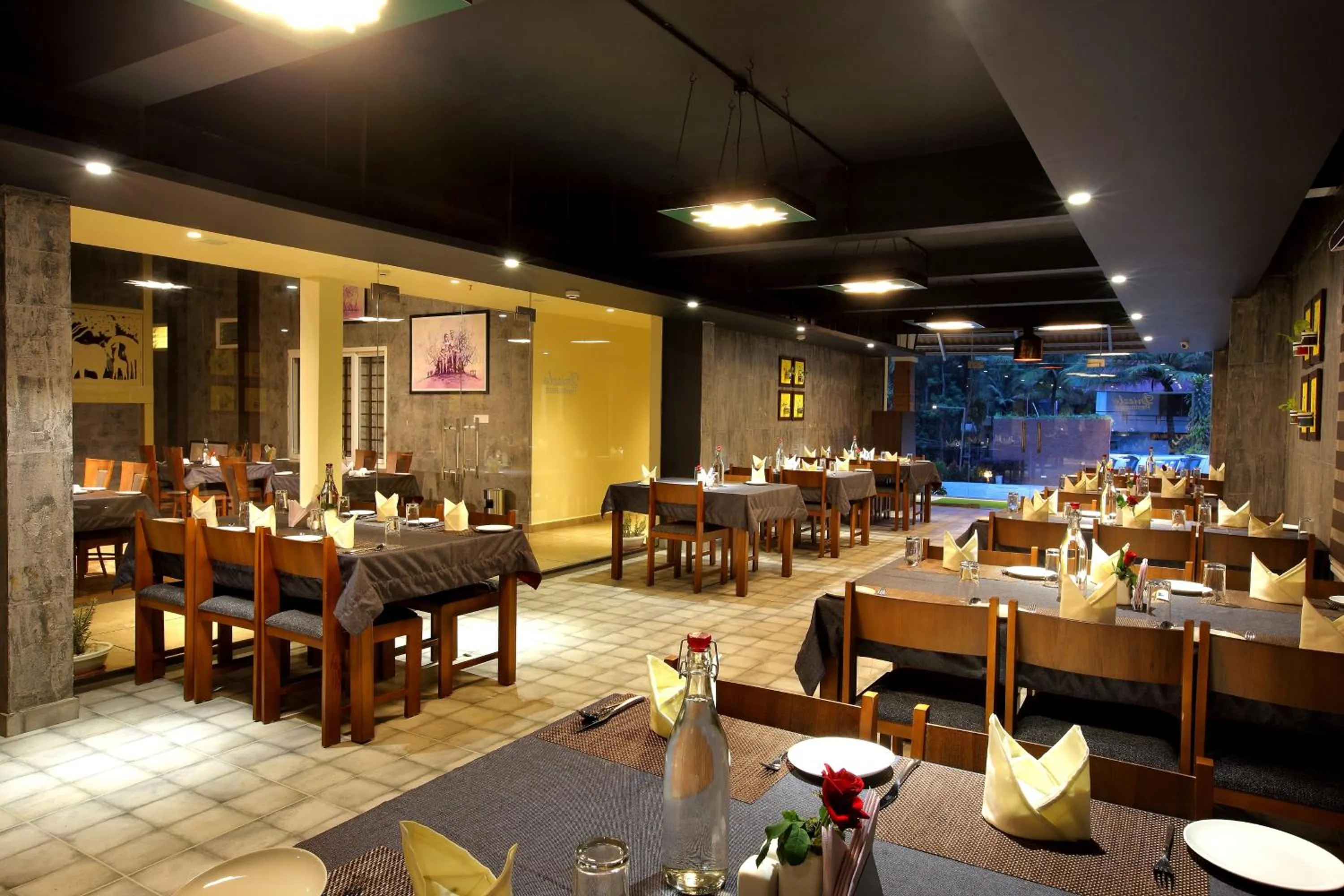 Restaurant/places to eat in Woodnote Thekkady