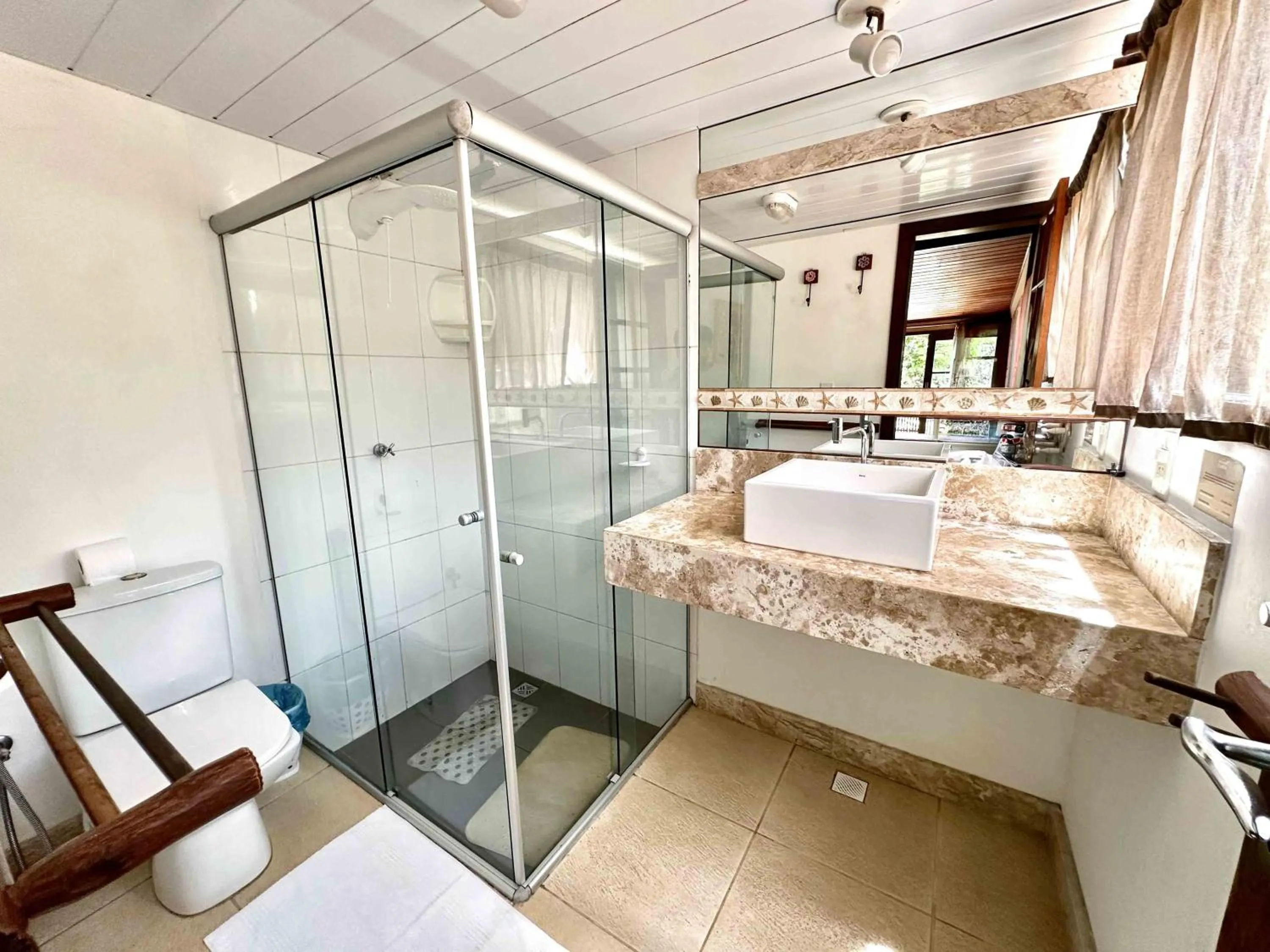 Shower in Estalagem D'Ajuda