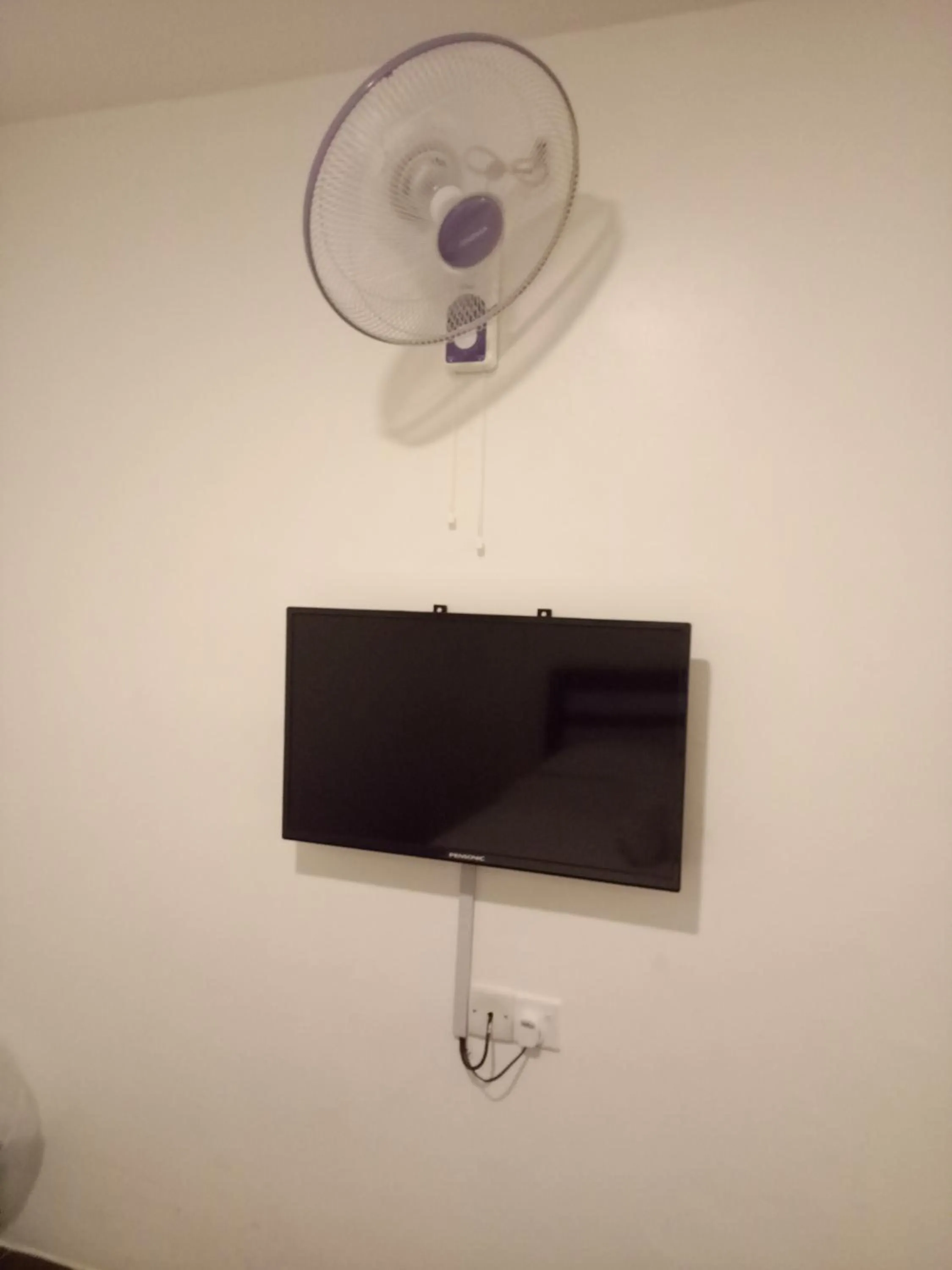 TV and multimedia in Hotel Sri Bernam