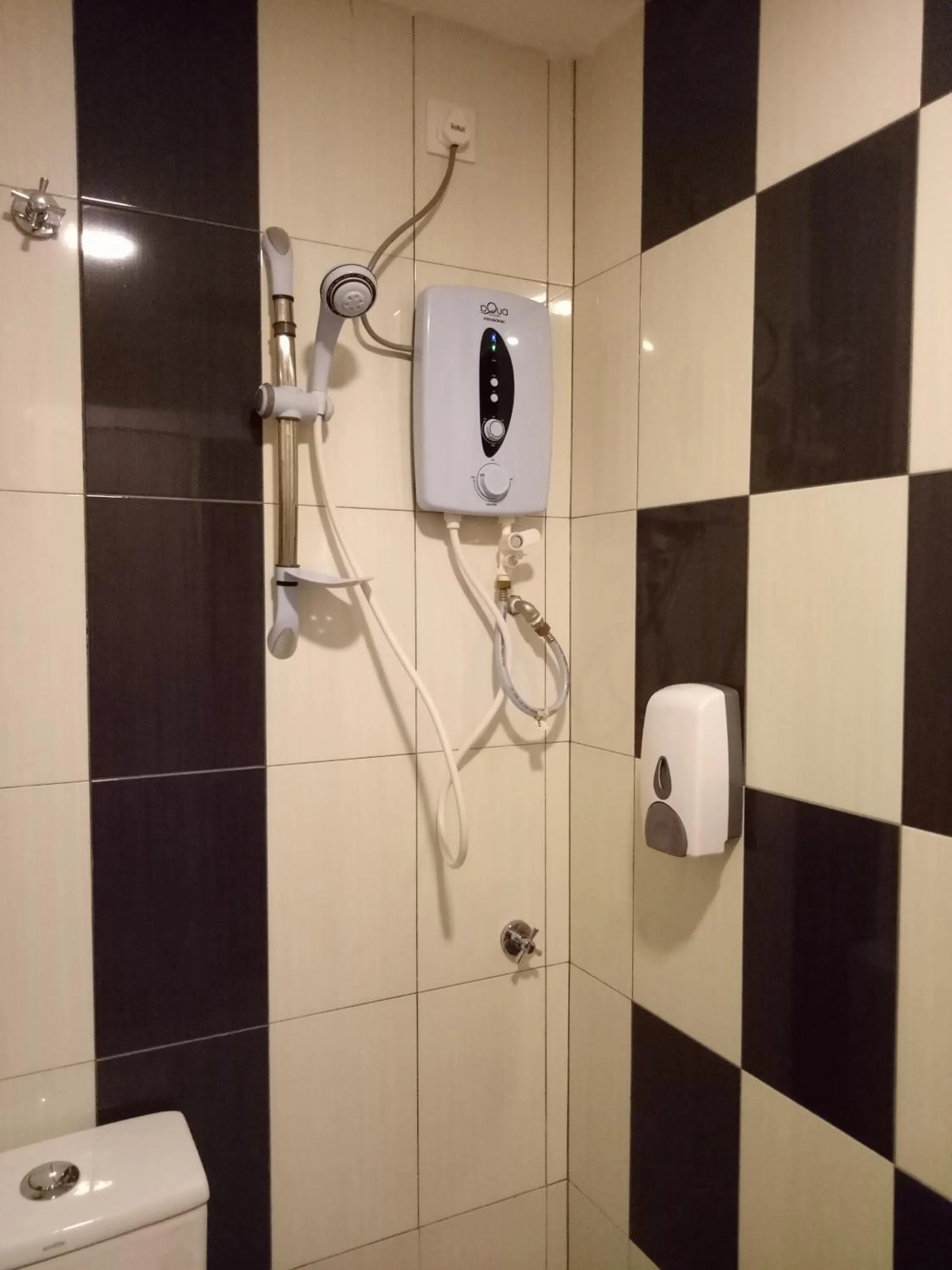 Shower in Hotel Sri Bernam