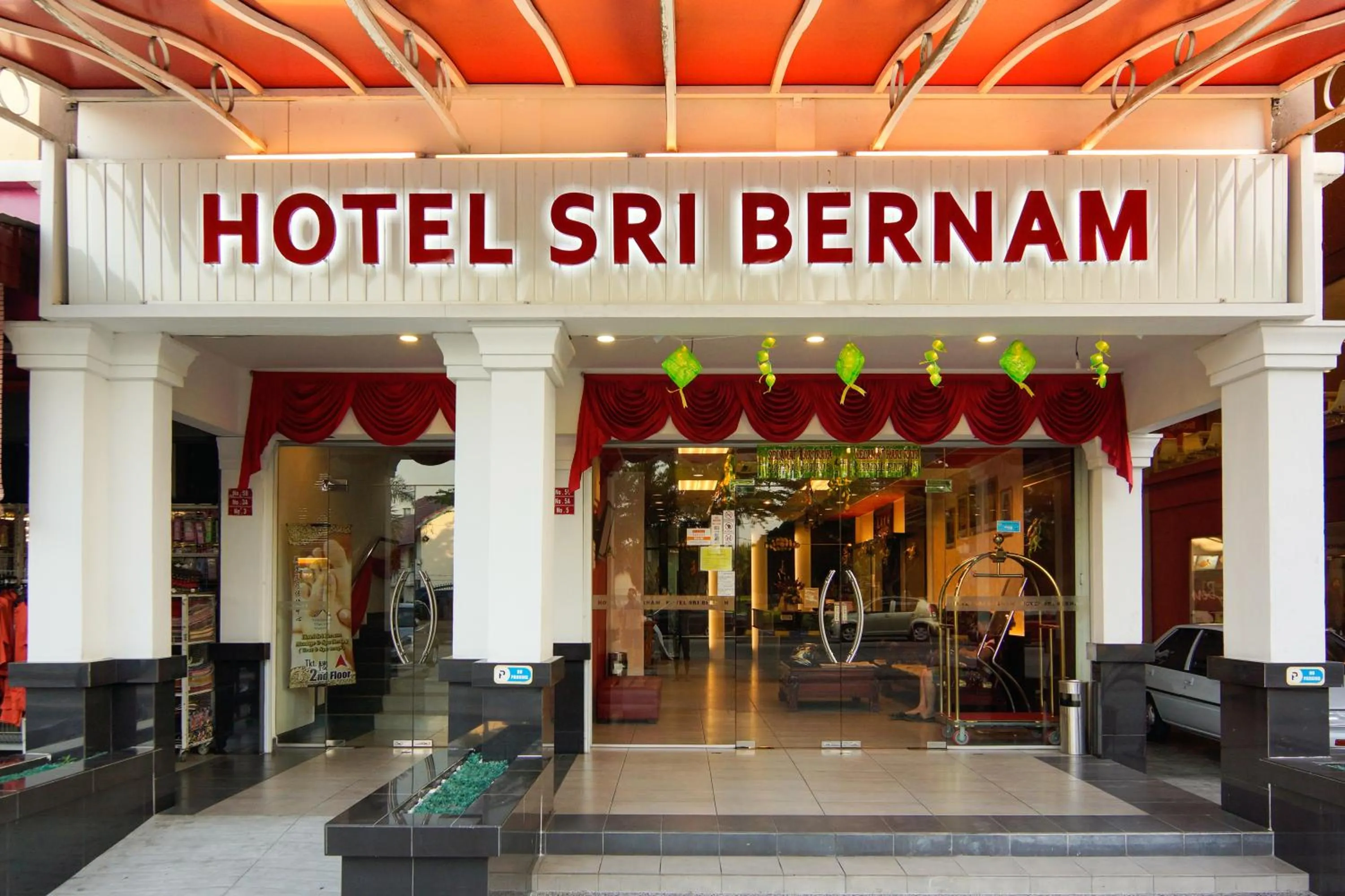 Property building in Hotel Sri Bernam
