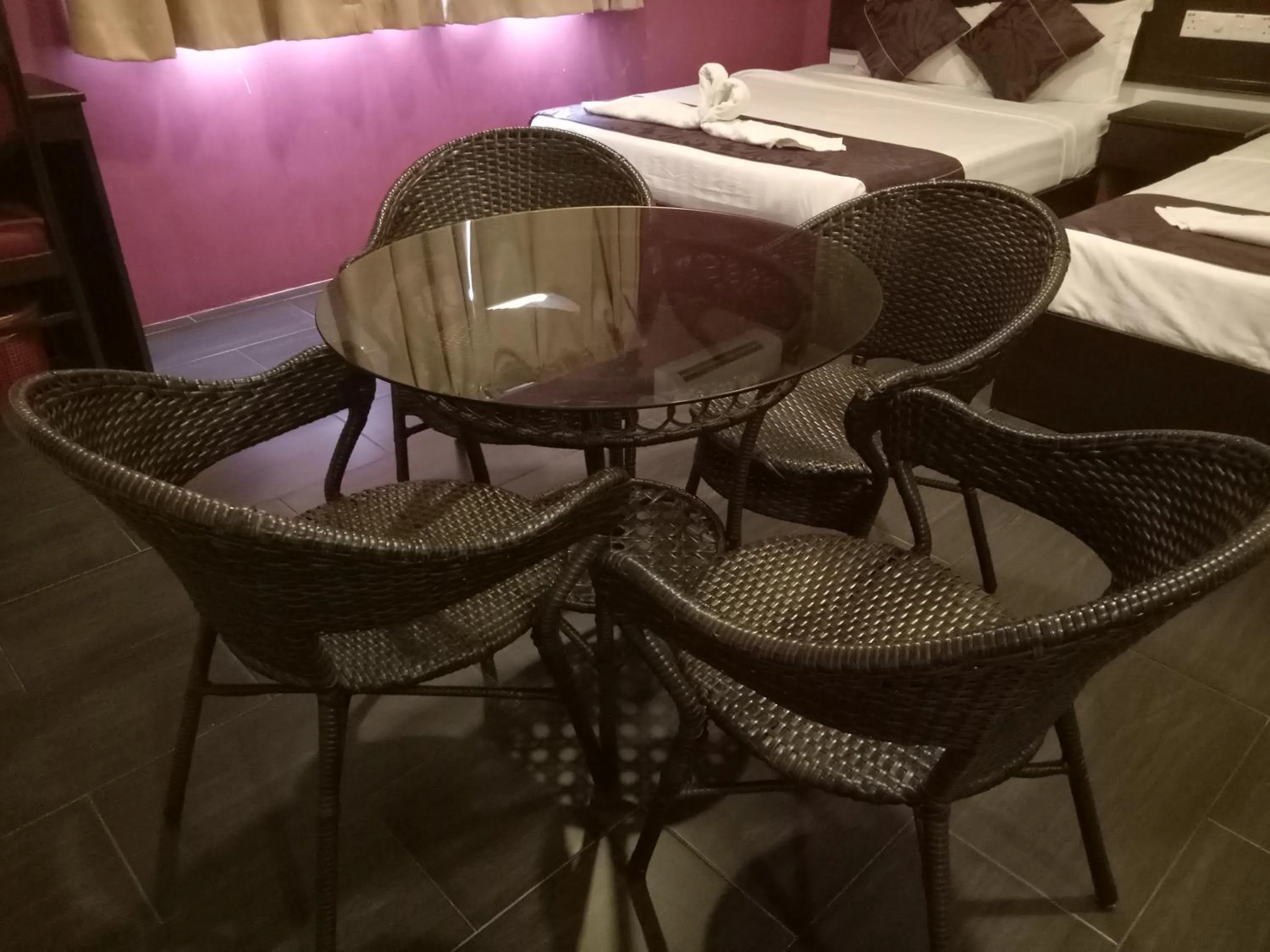 Seating area, Bed in Hotel Sri Bernam