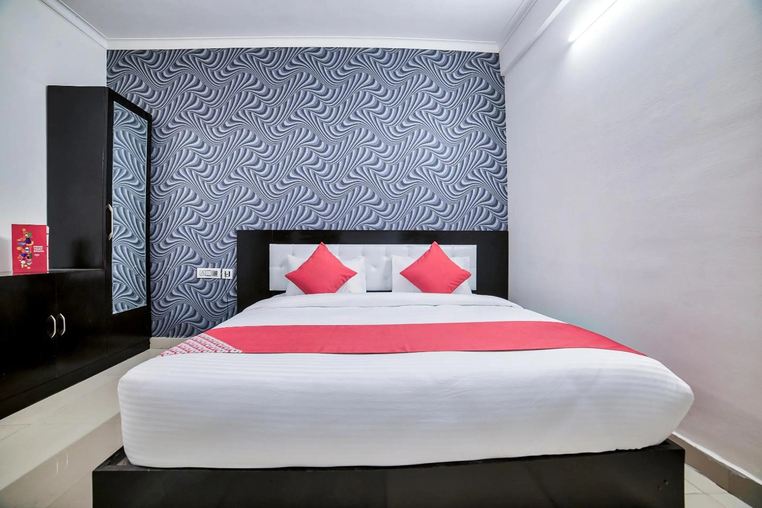 Bedroom, Bed in Hotel O Crown Residency