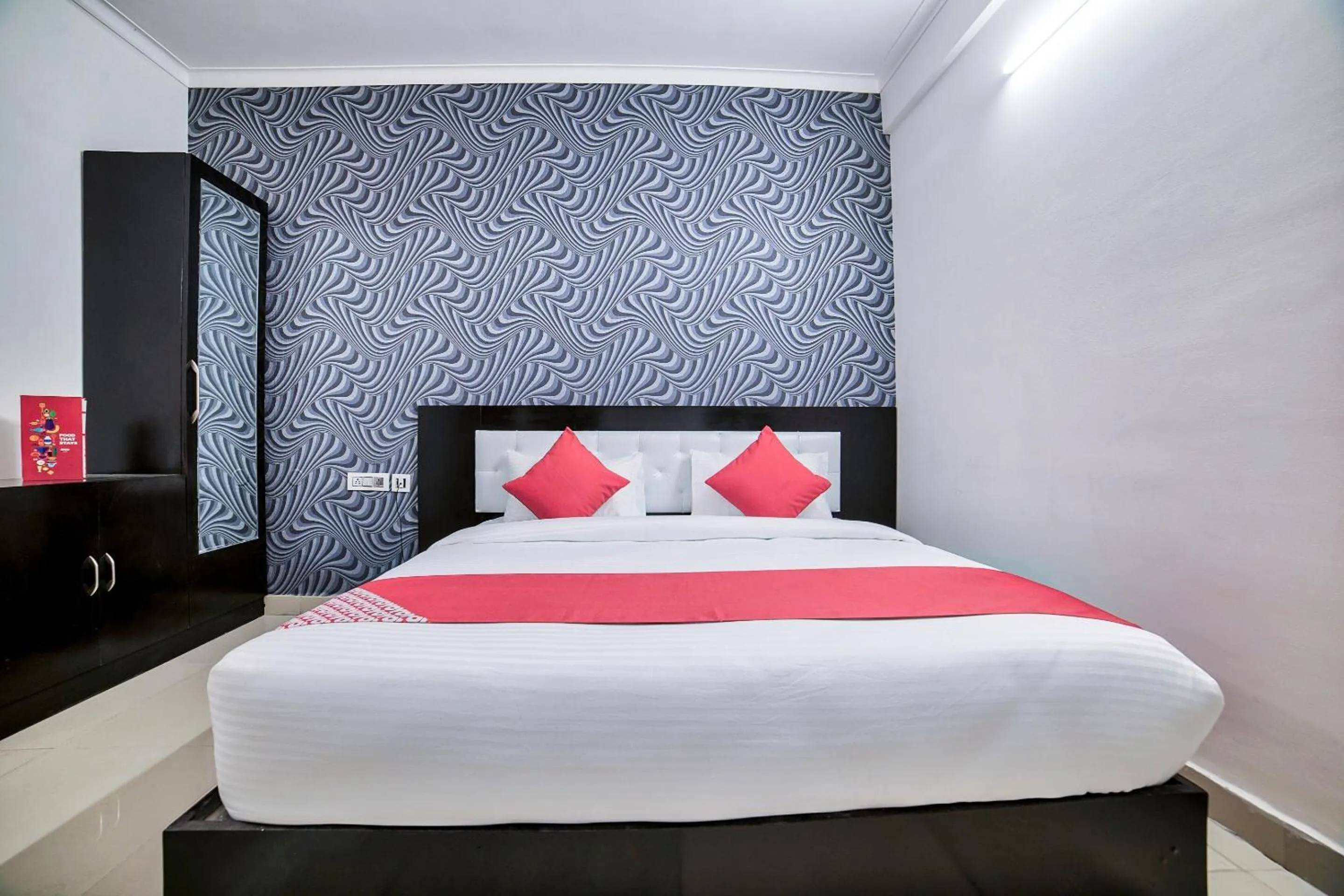 Bedroom, Bed in Hotel O Crown Residency