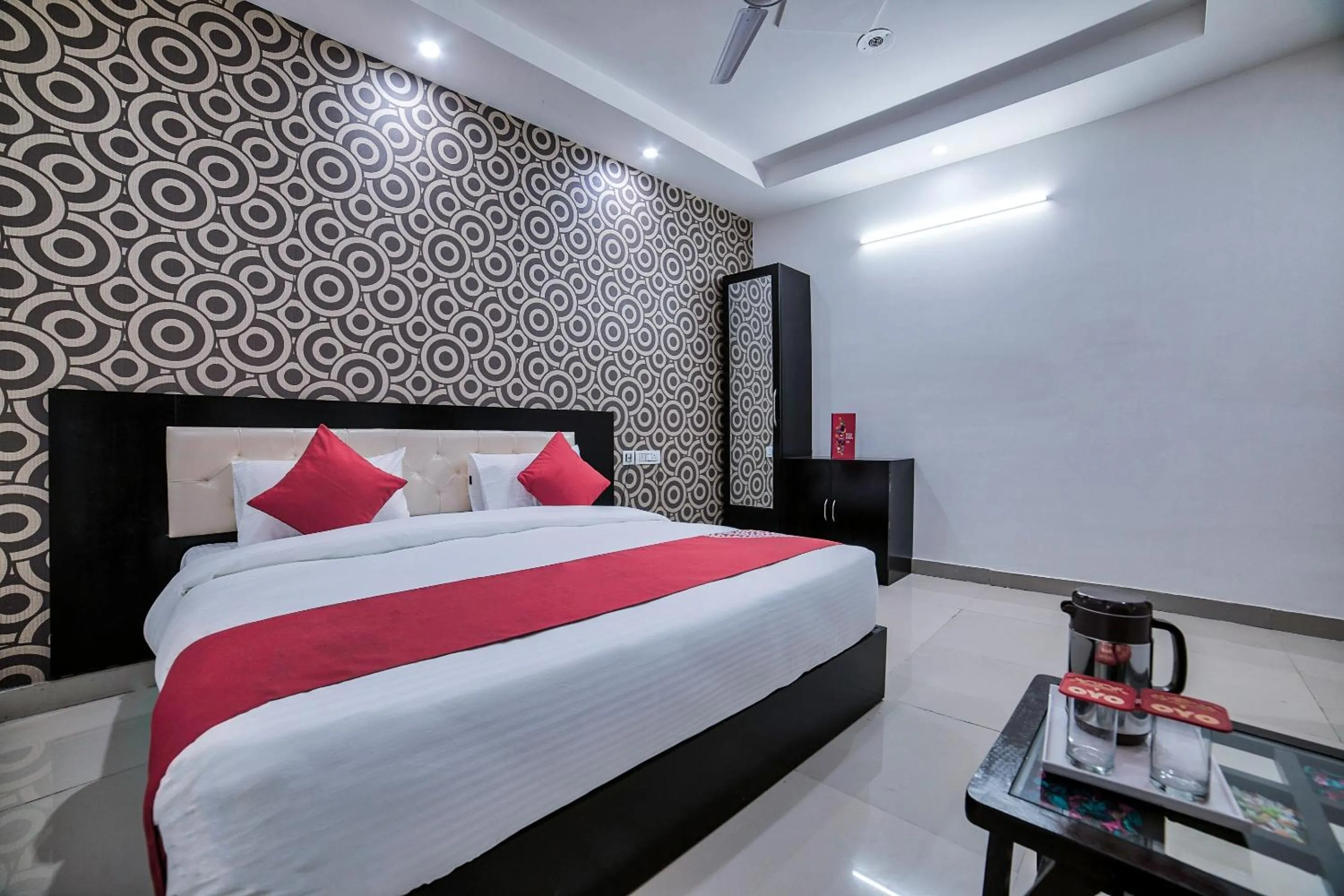 Bedroom, Bed in Hotel O Crown Residency