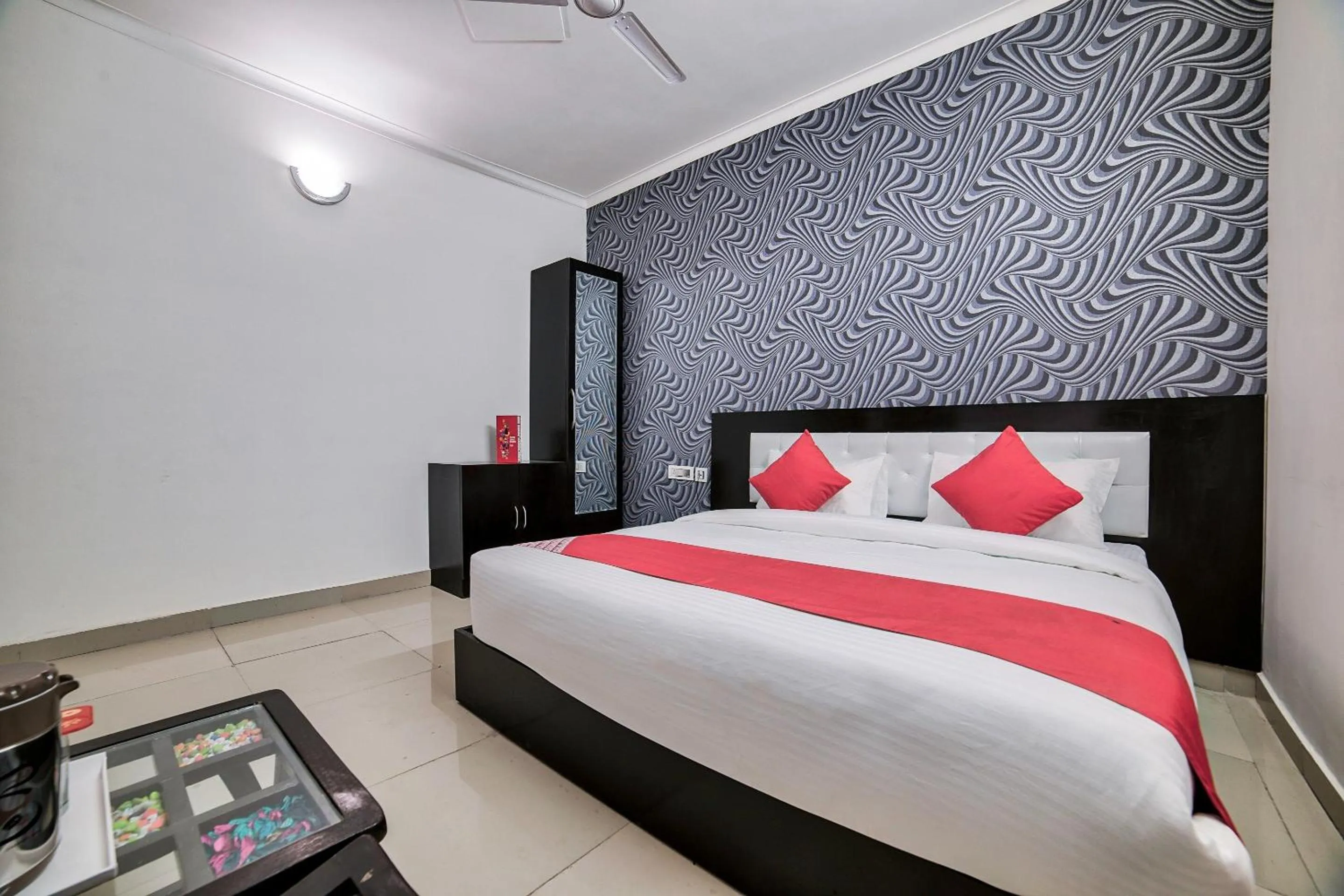 Bedroom, Bed in Hotel O Crown Residency