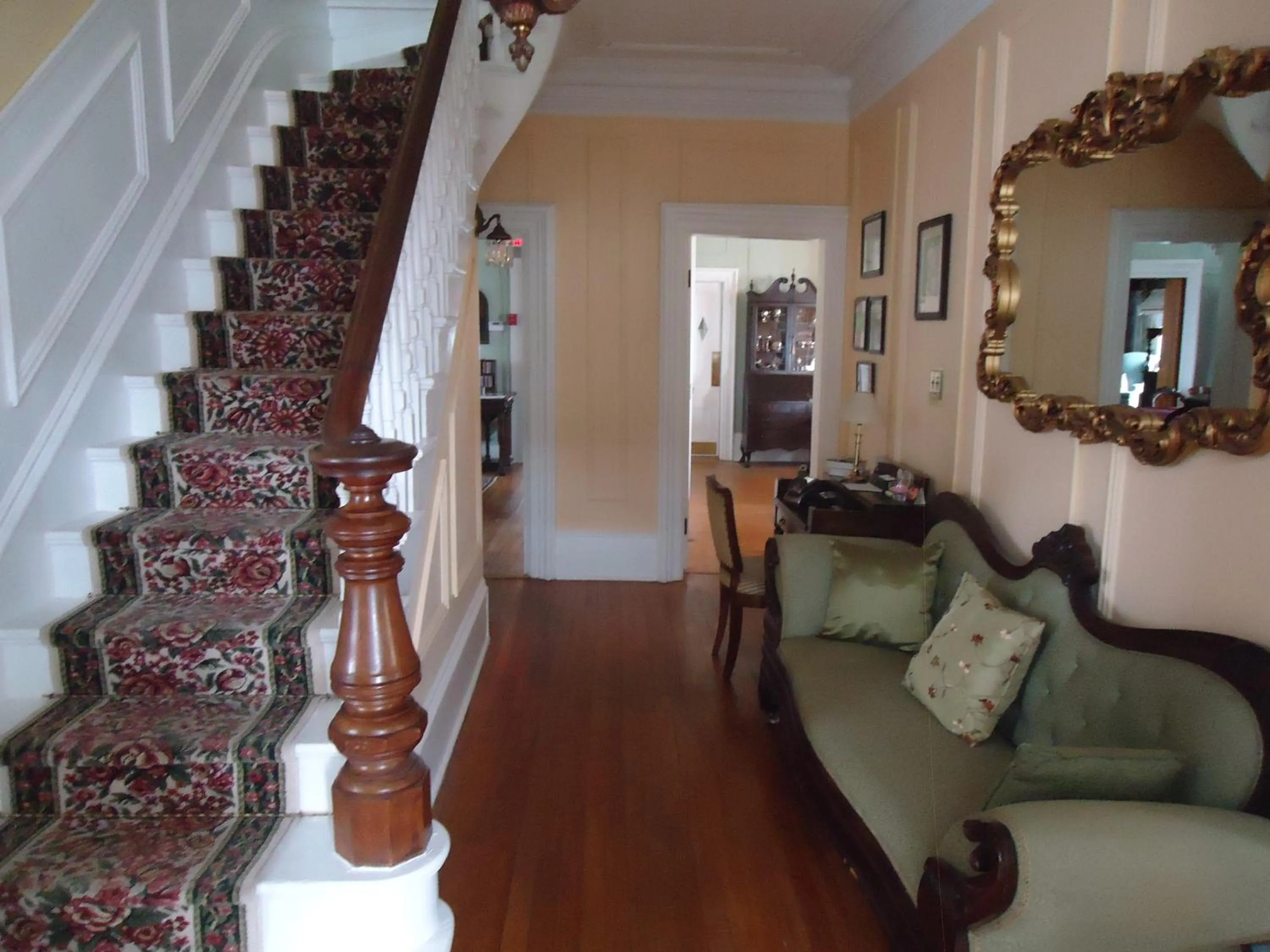 Lobby or reception in Governor's Mansion Inn