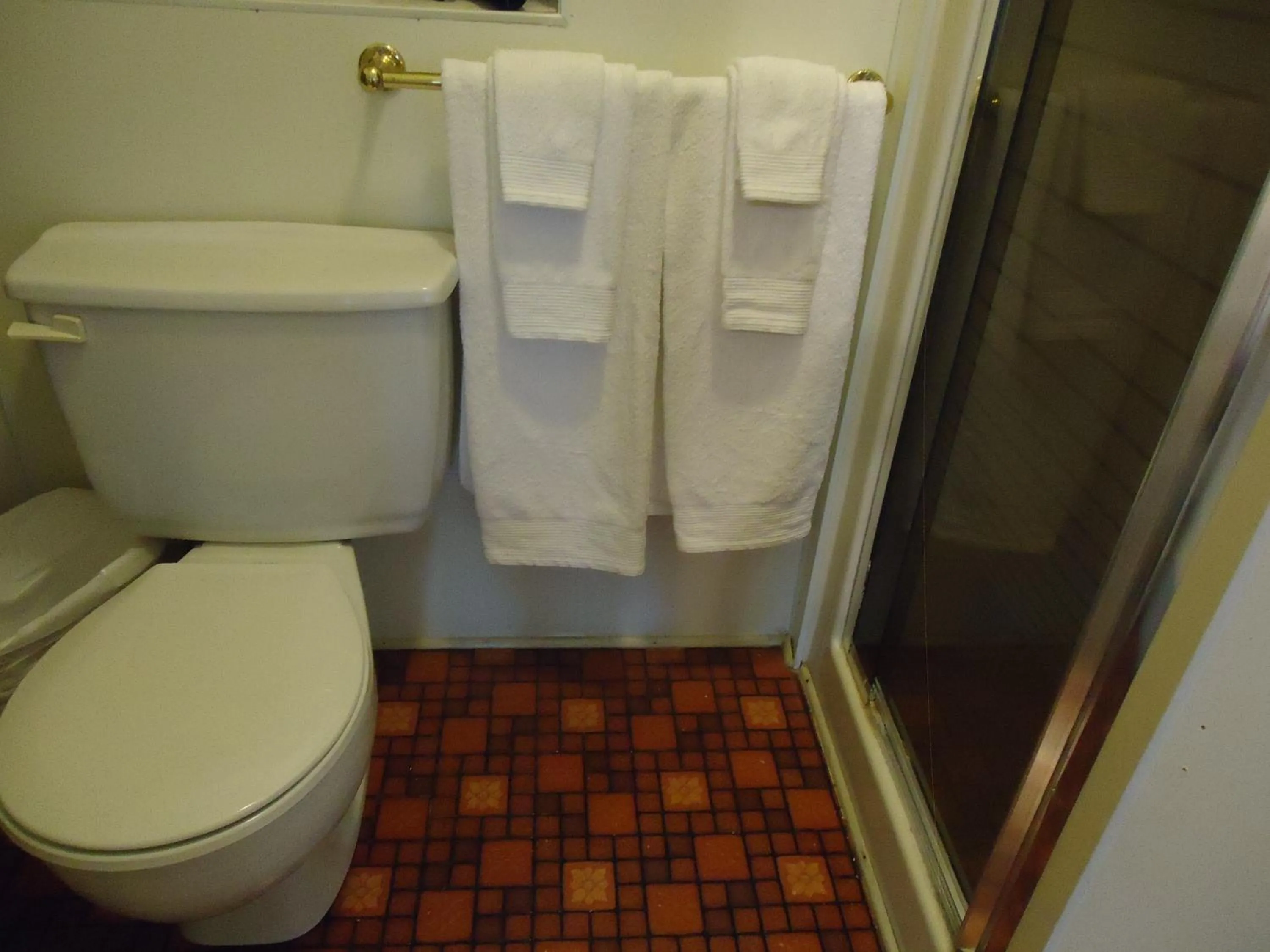Bathroom in Governor's Mansion Inn