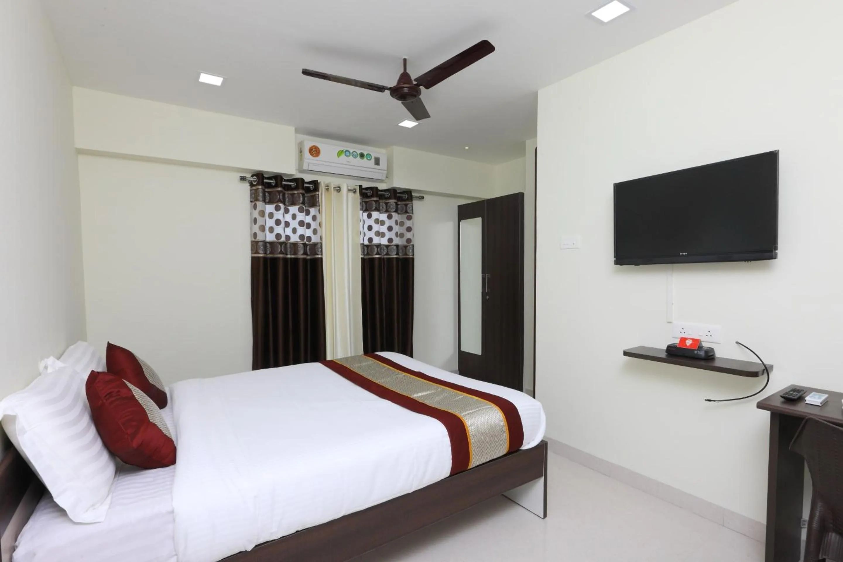 Bedroom, Bed in Super Hotel O Perfect Stay Near Meenambakkam Metro Station