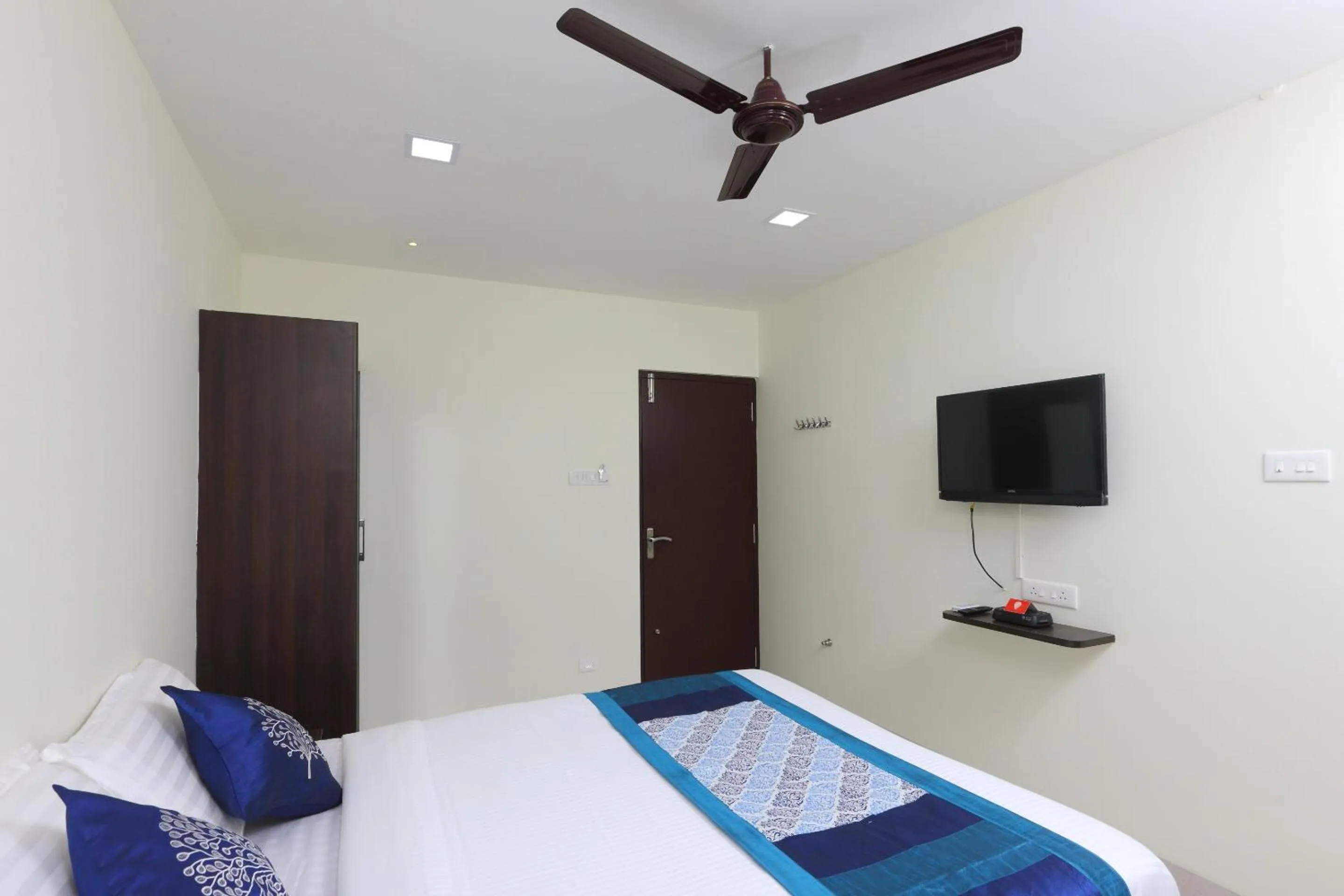 Bedroom, Bed in Super Hotel O Perfect Stay Near Meenambakkam Metro Station