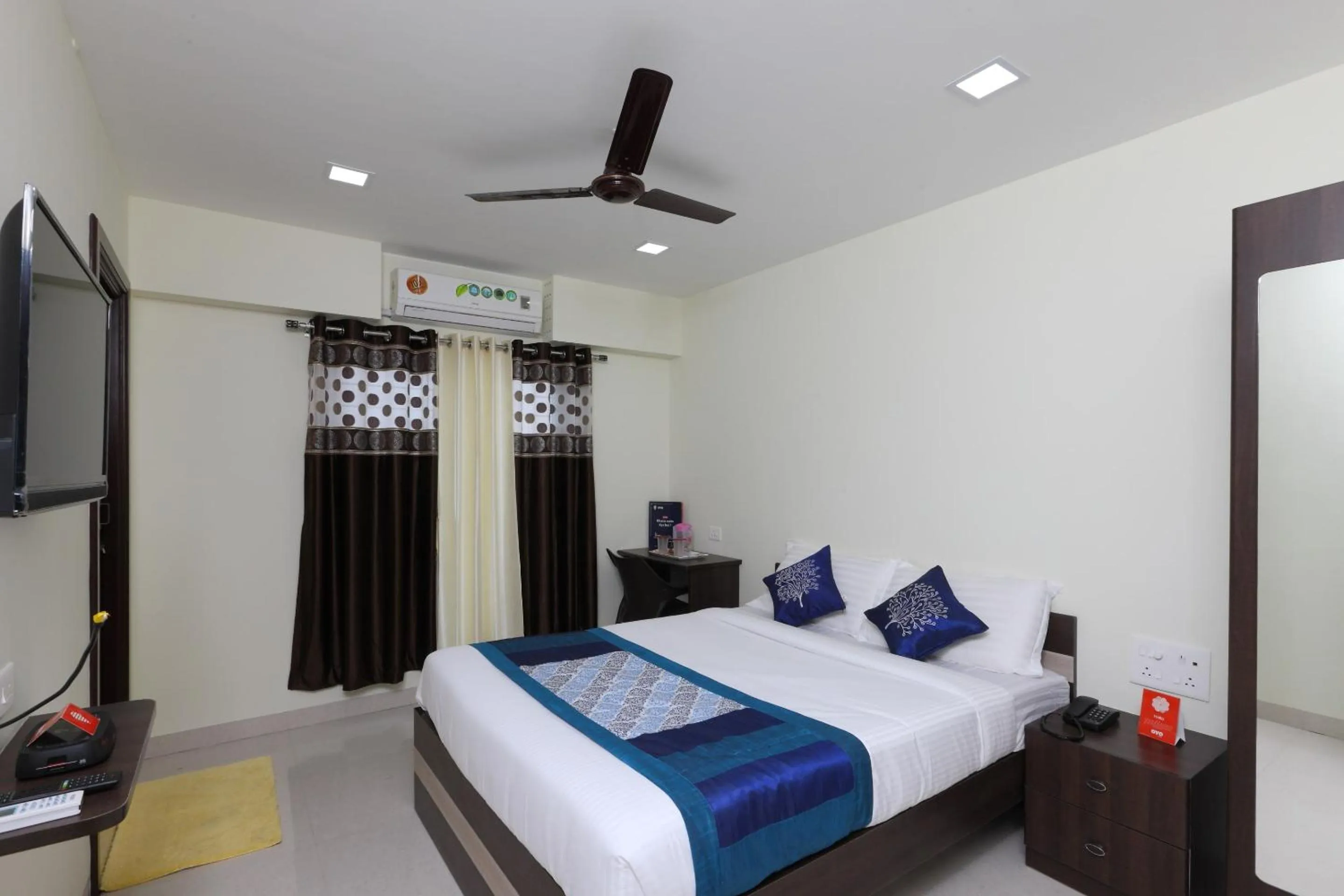 Bedroom, Bed in Super Hotel O Perfect Stay Near Meenambakkam Metro Station