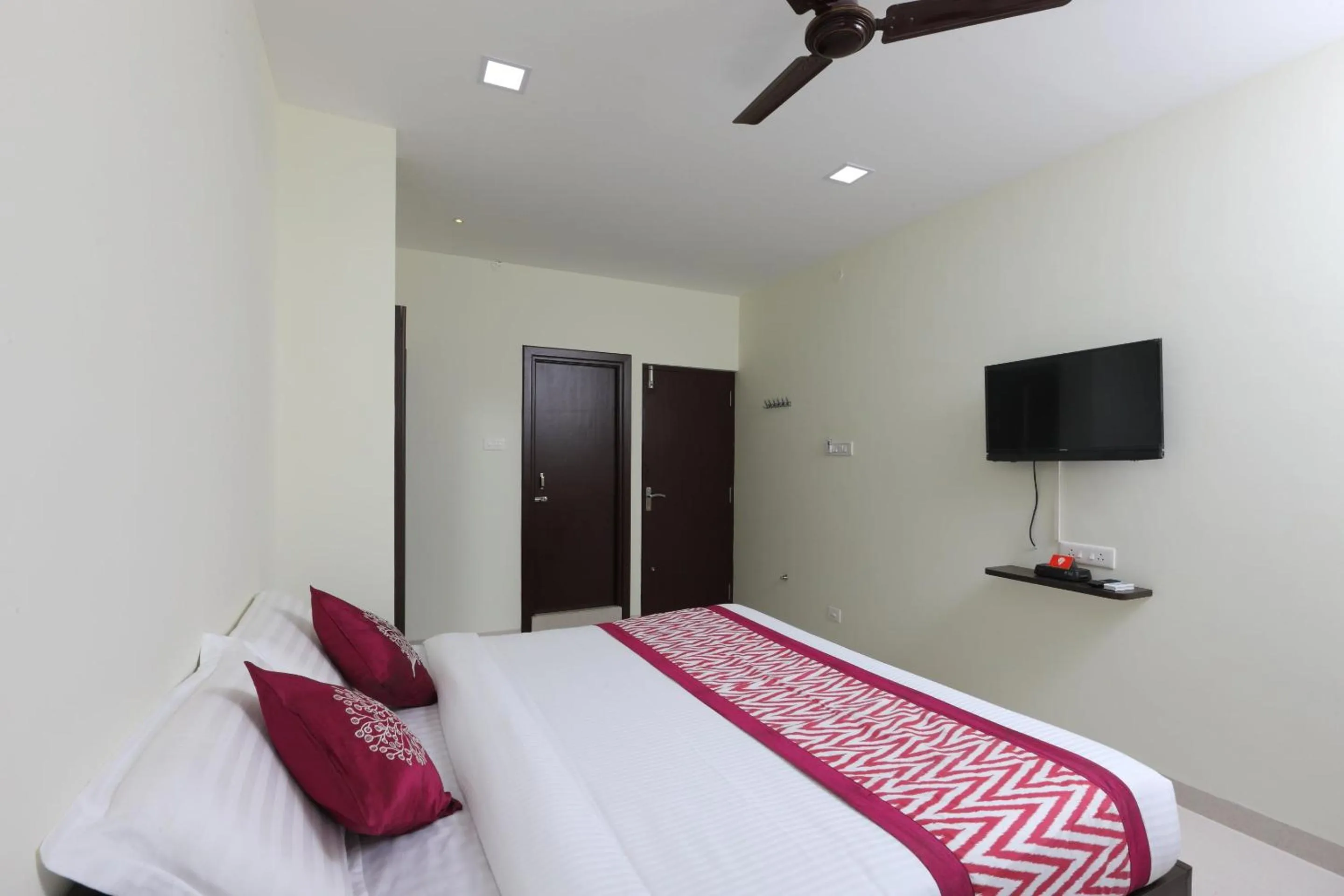 Bedroom, Bed in Super Hotel O Perfect Stay Near Meenambakkam Metro Station