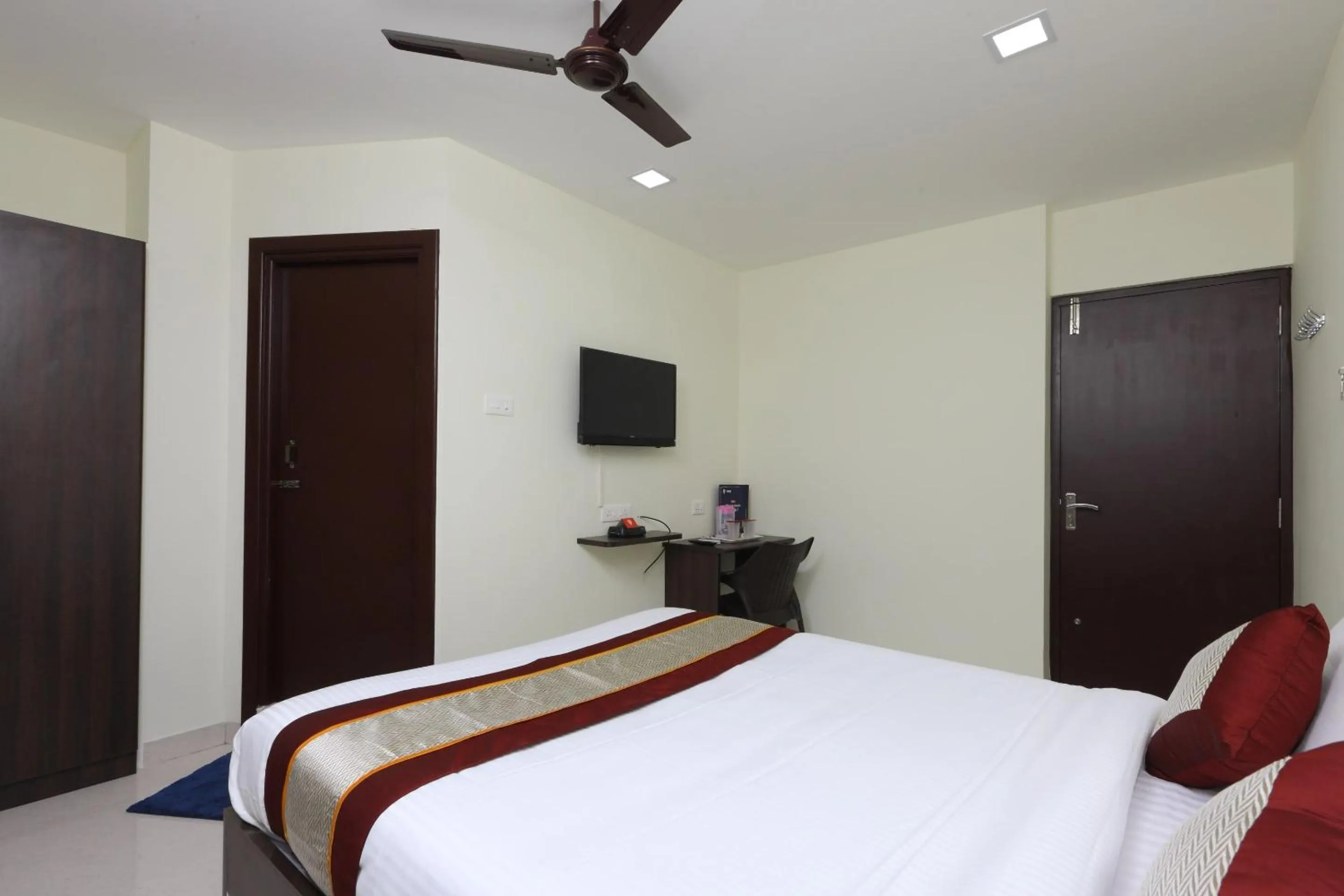 Bedroom, Bed in Super Hotel O Perfect Stay Near Meenambakkam Metro Station