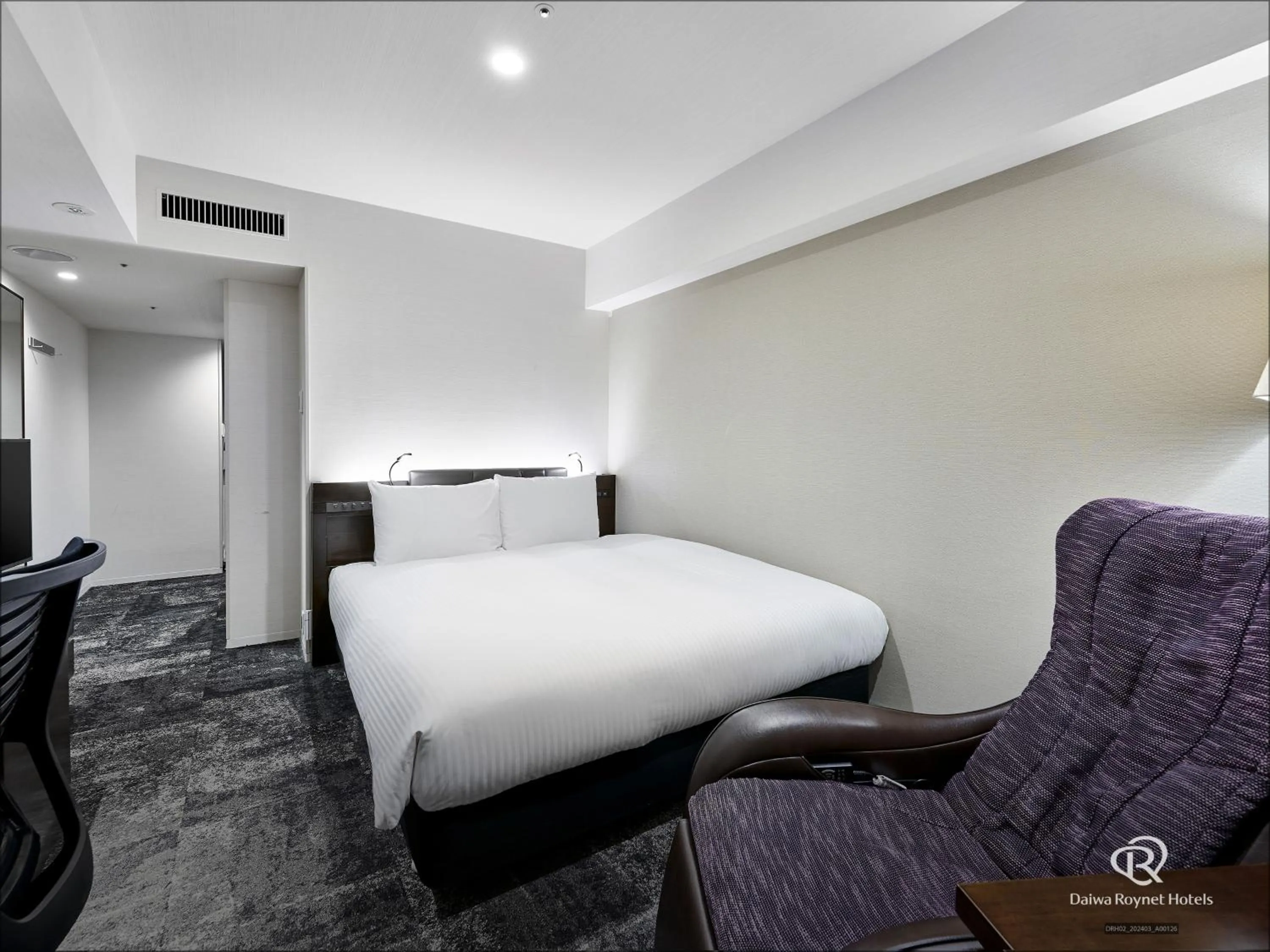 Bed in Daiwa Roynet Hotel Nishi-Shinjuku PREMIER