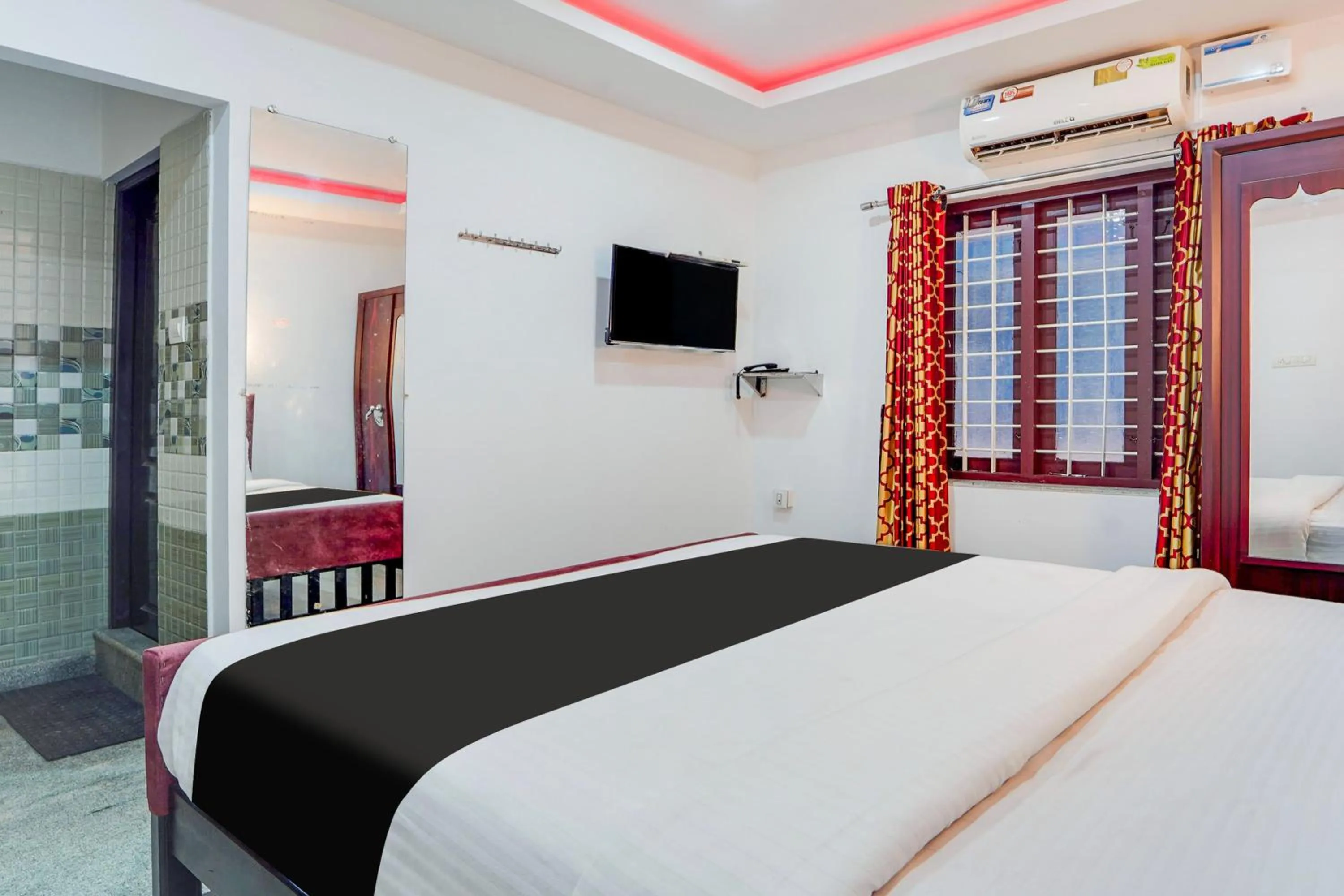 Bedroom, Bed in Super Hotel O Aluva Town