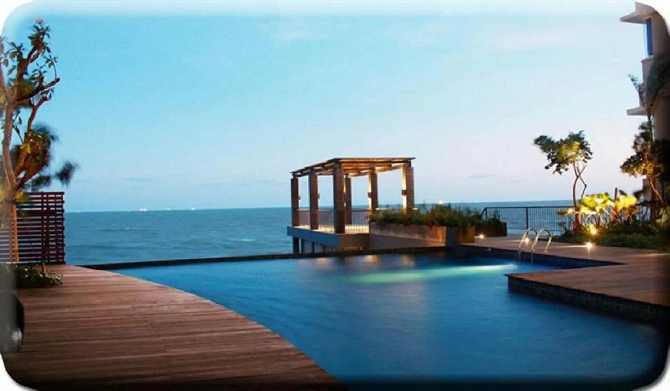 Swimming pool in The Malibu Suites Balikpapan by Sissae Living