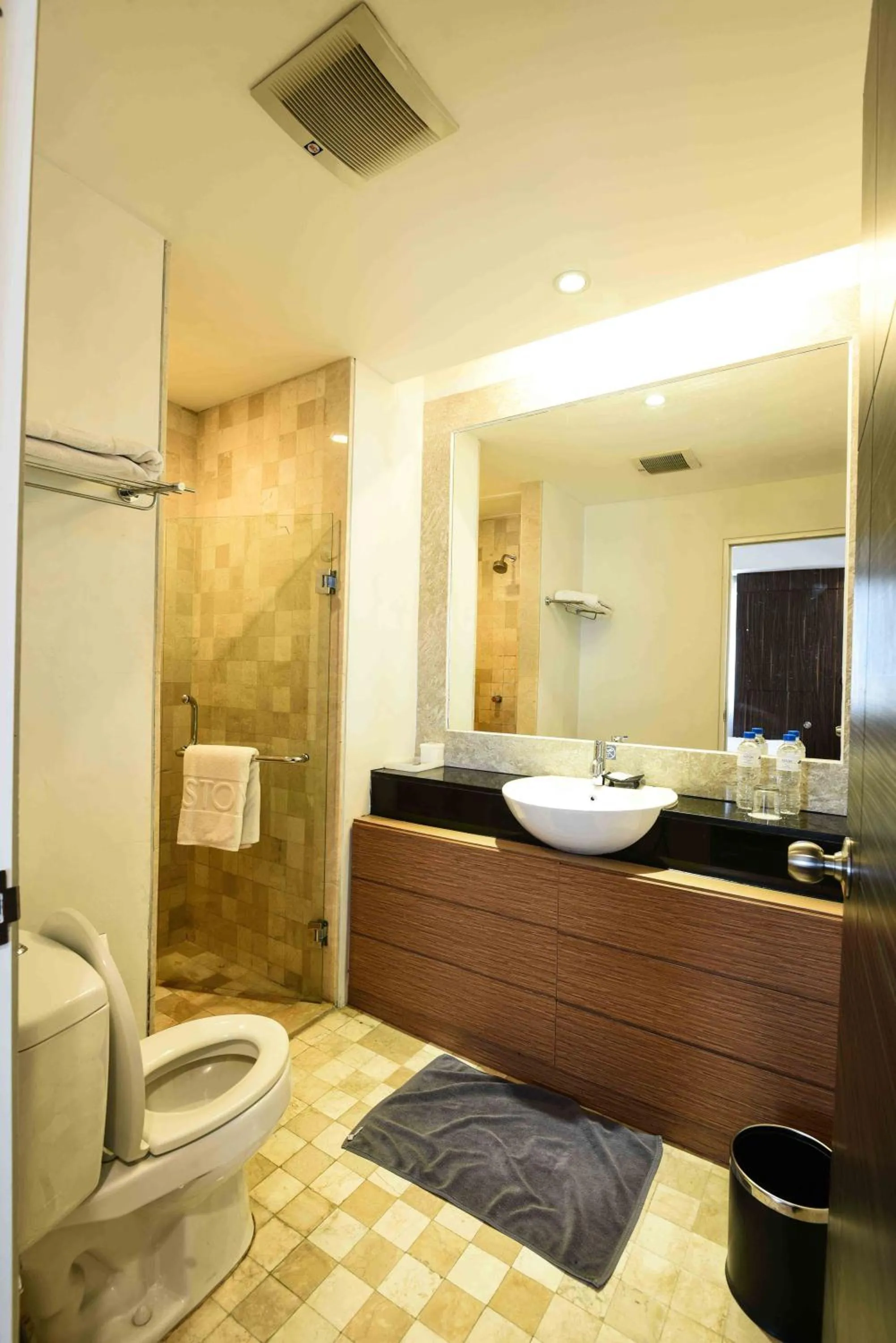 Bathroom in The Malibu Suites Balikpapan by Sissae Living