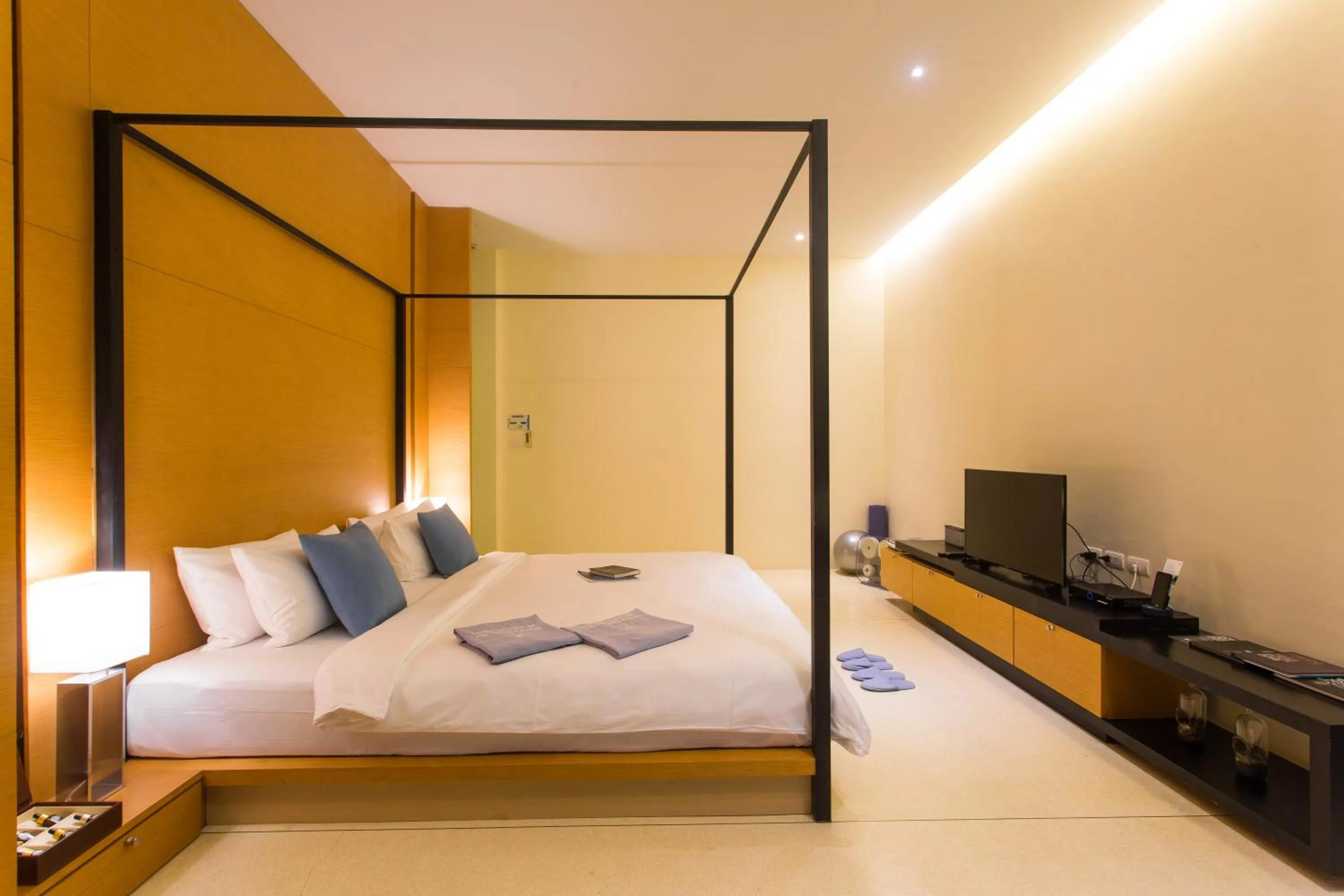 Photo of the whole room, Bed in The Anda Mani Khaolak Beachfront Villas